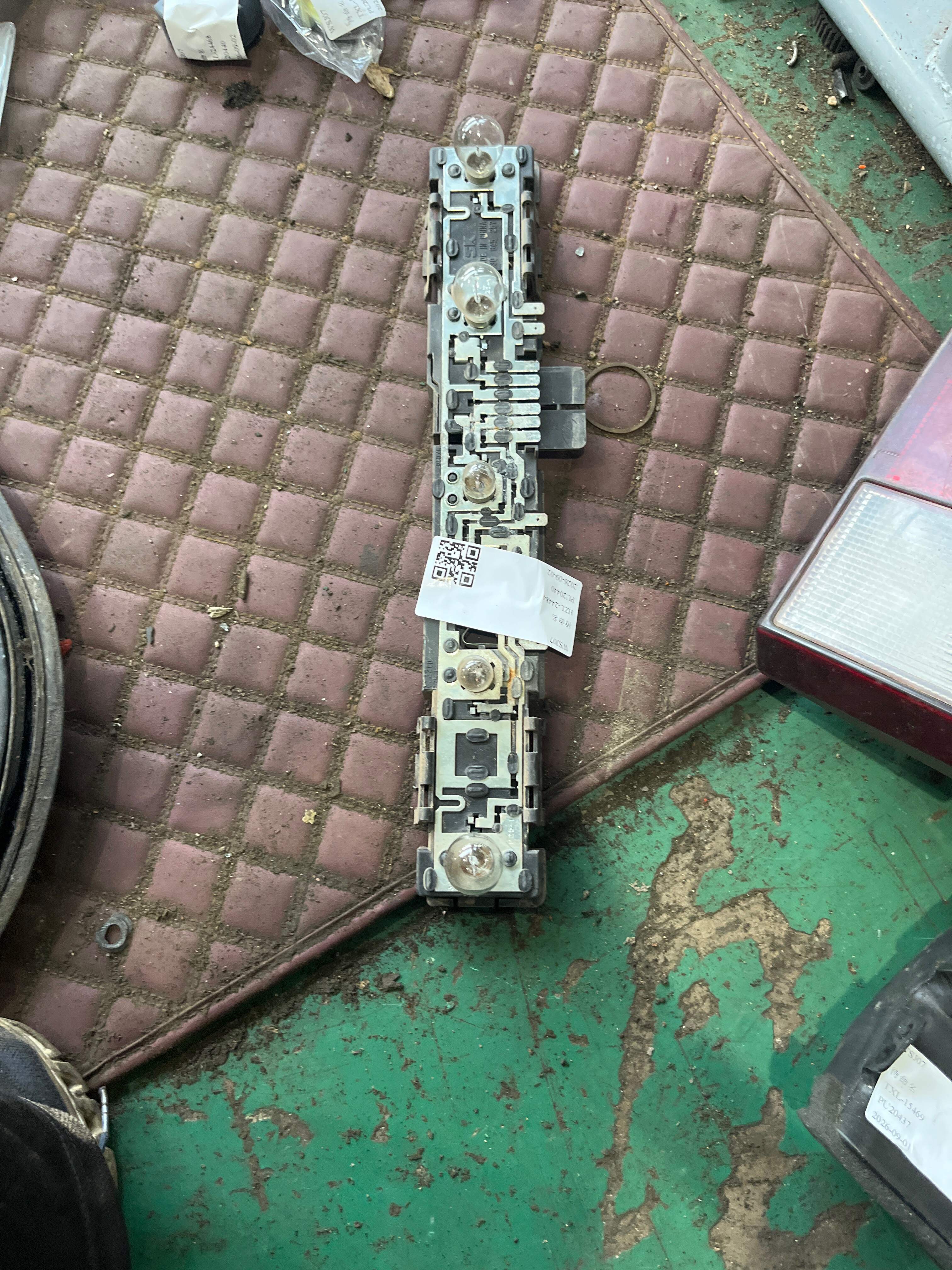 321945257D 灯架
