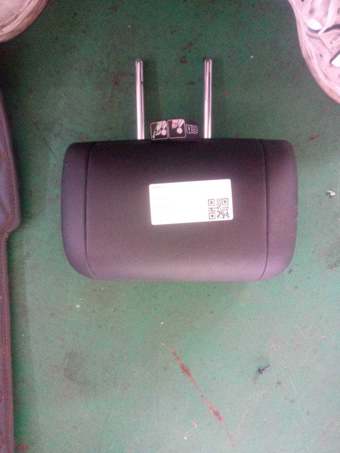 A2469702850 后座椅头枕(中)