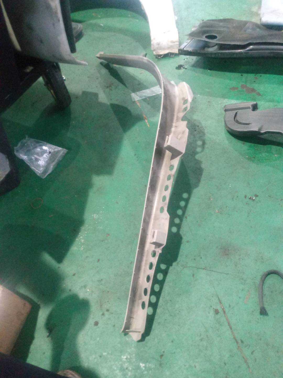 L4FD867768J50 C柱内衬(右下)