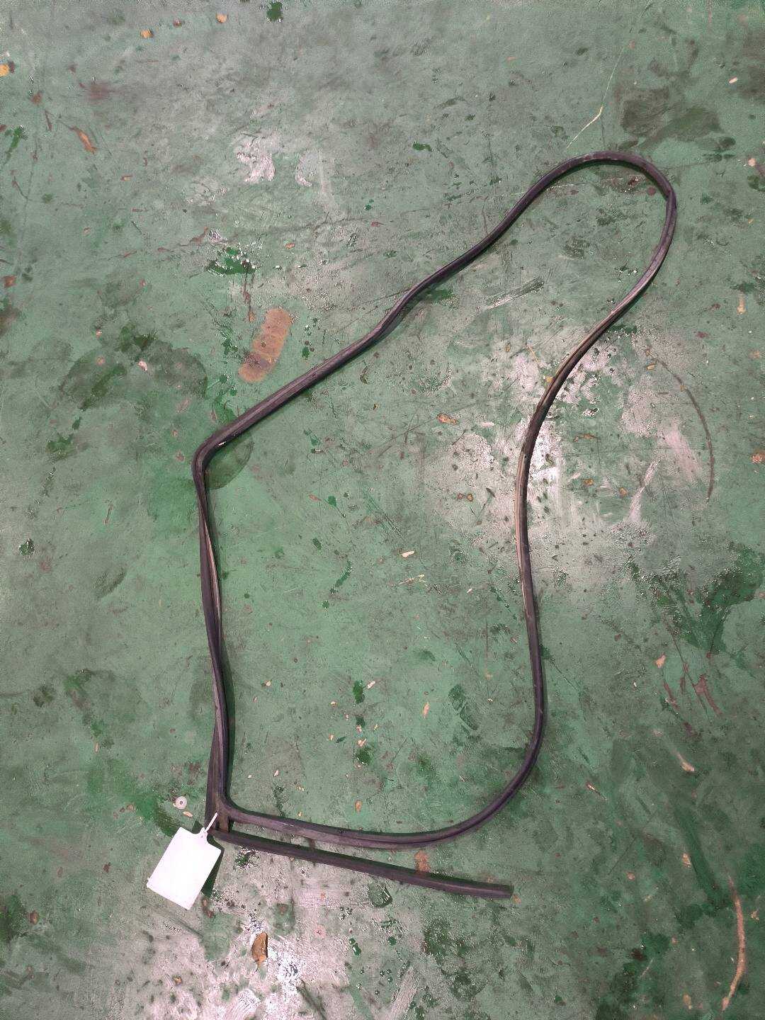 A1697370530 后门车门密封胶条(左)