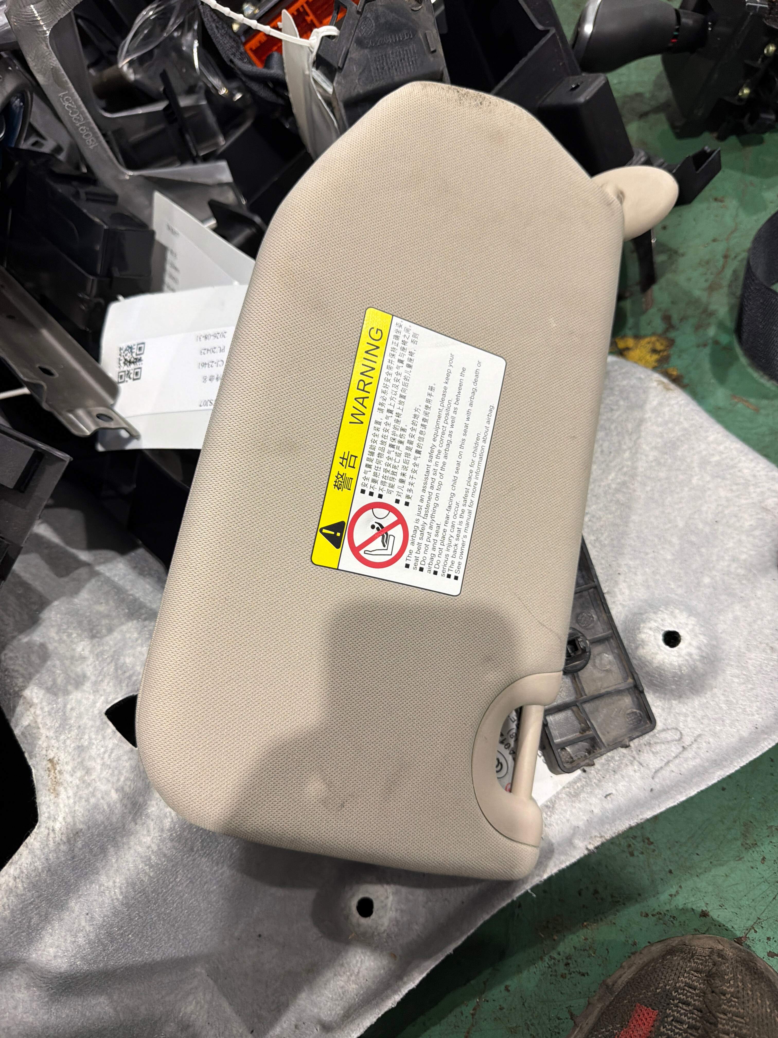 SC8204020 Right Sun Visor Assembly