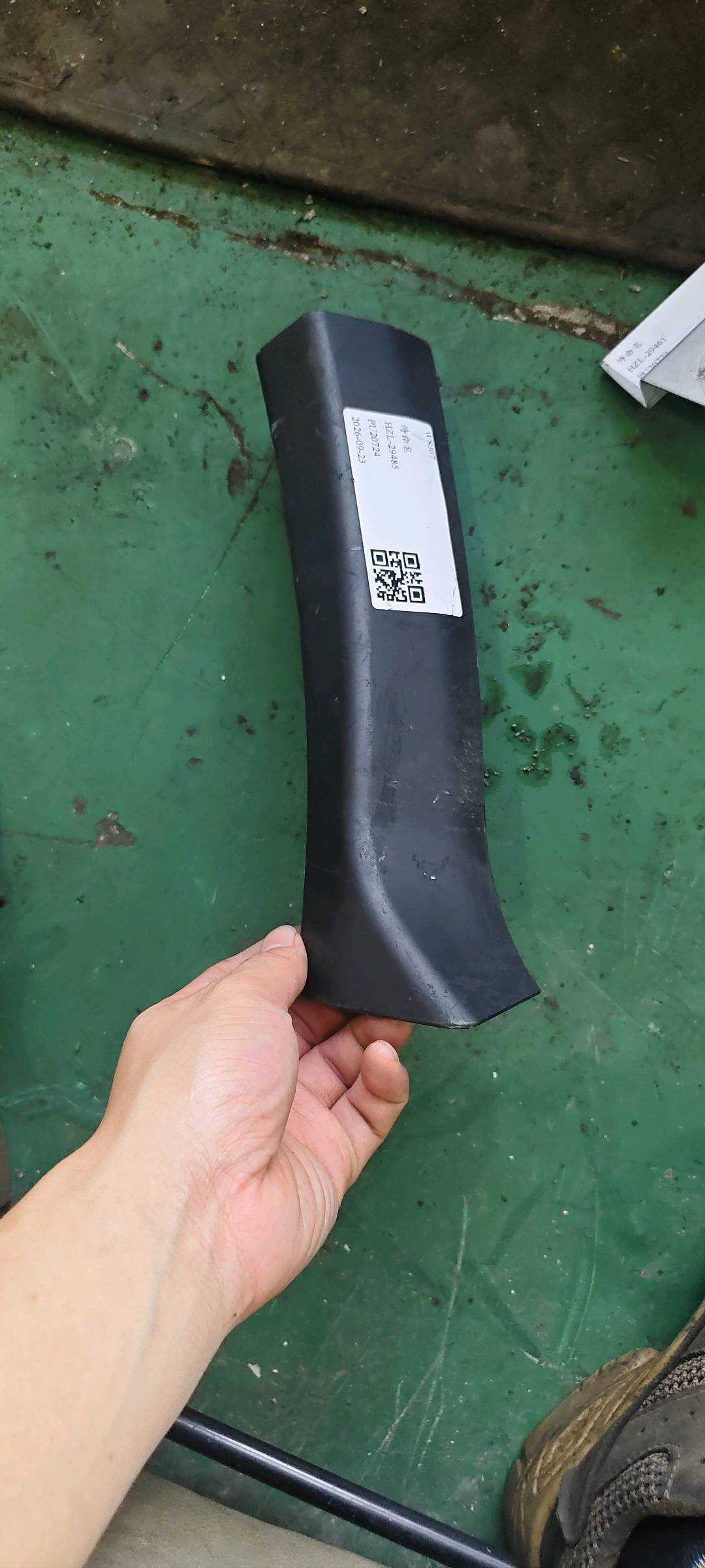 51497205824 尾盖内饰板（右下）