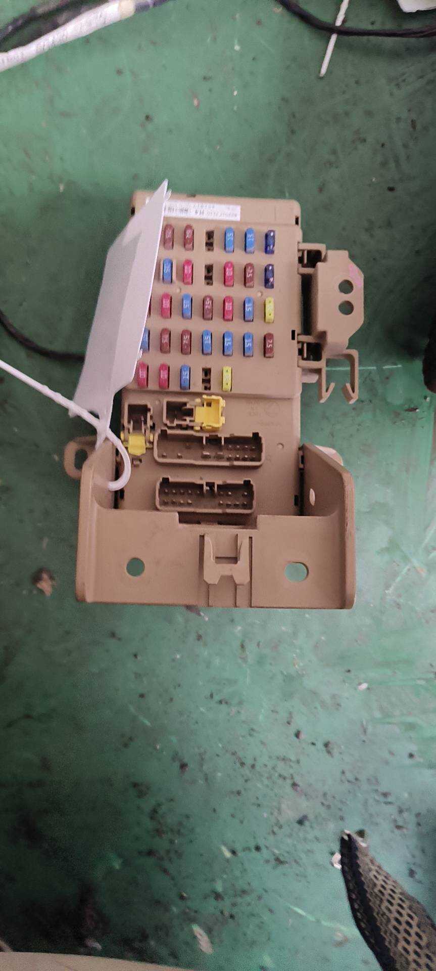 82241SG100 保险盒