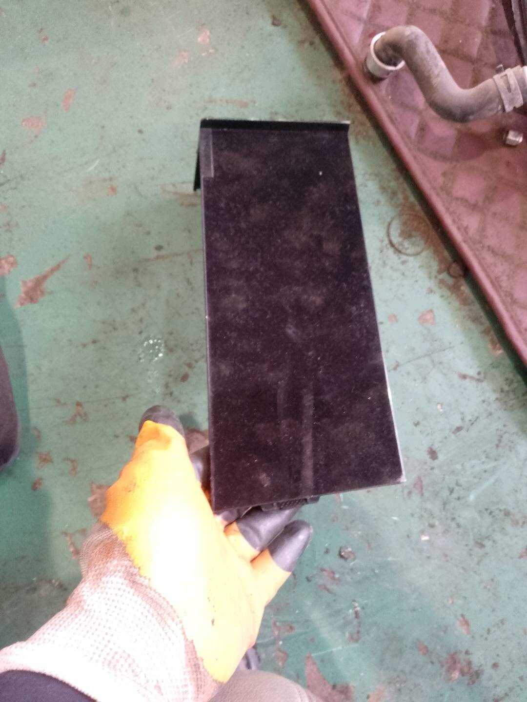 5551248040 手套箱板