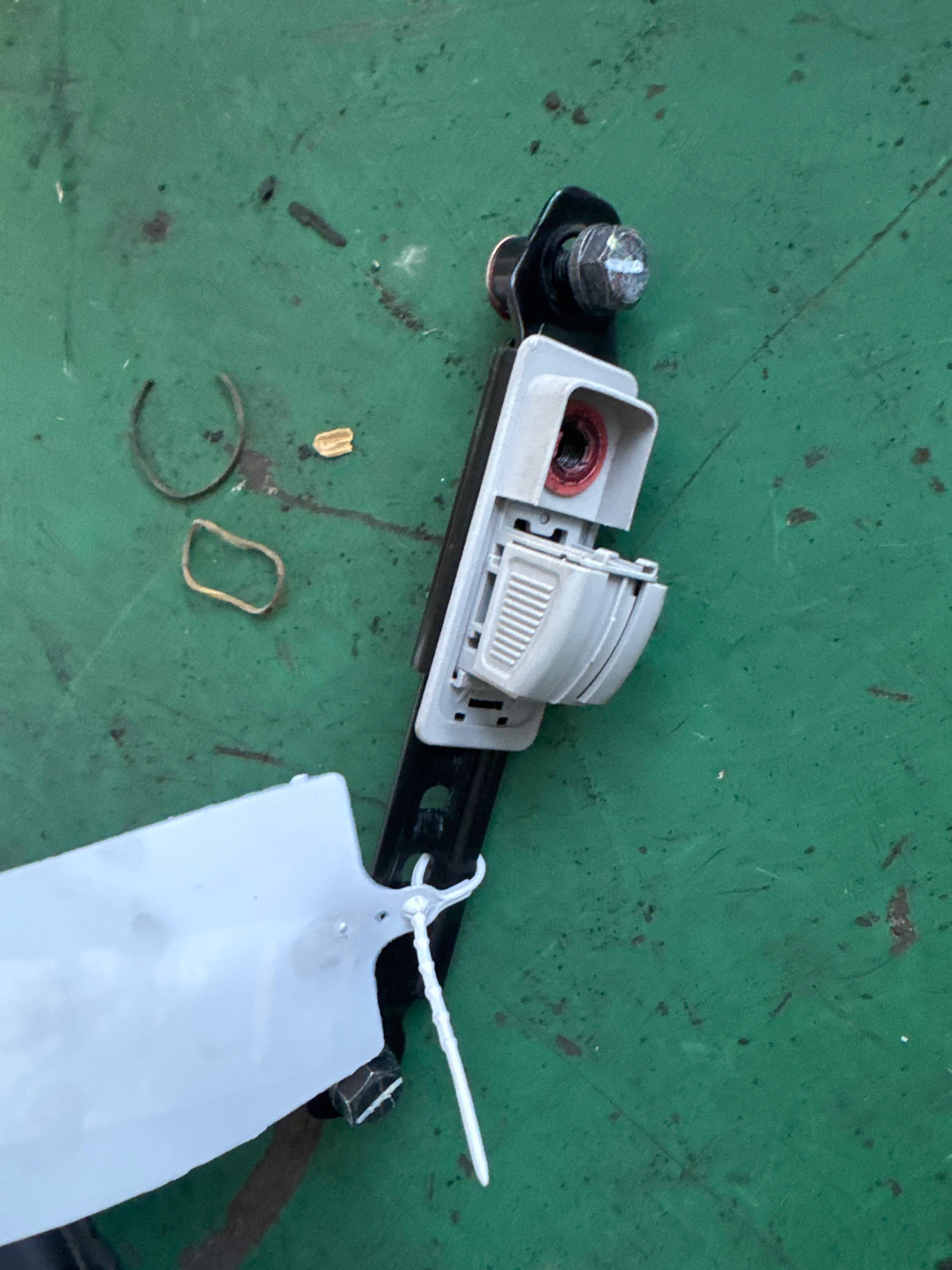 6410010ASV0001M69 前排安全带高度调器_浅灰色实色