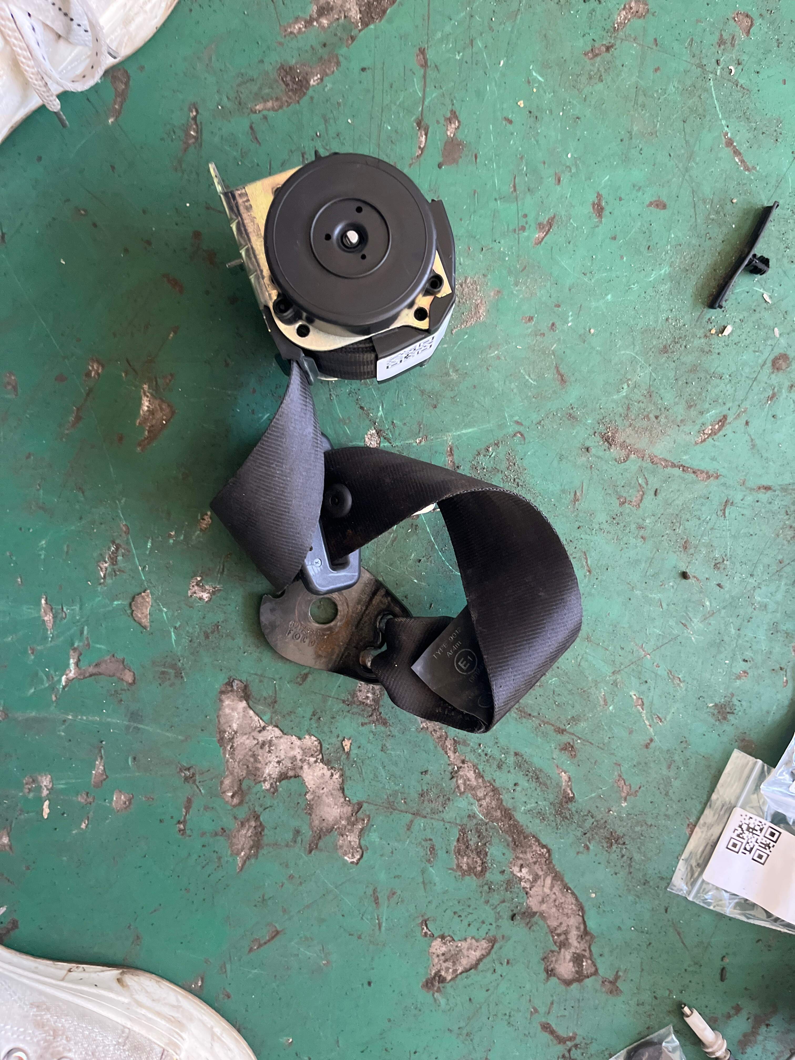 LR026470 Rear Seat Side Seat Belt, Left