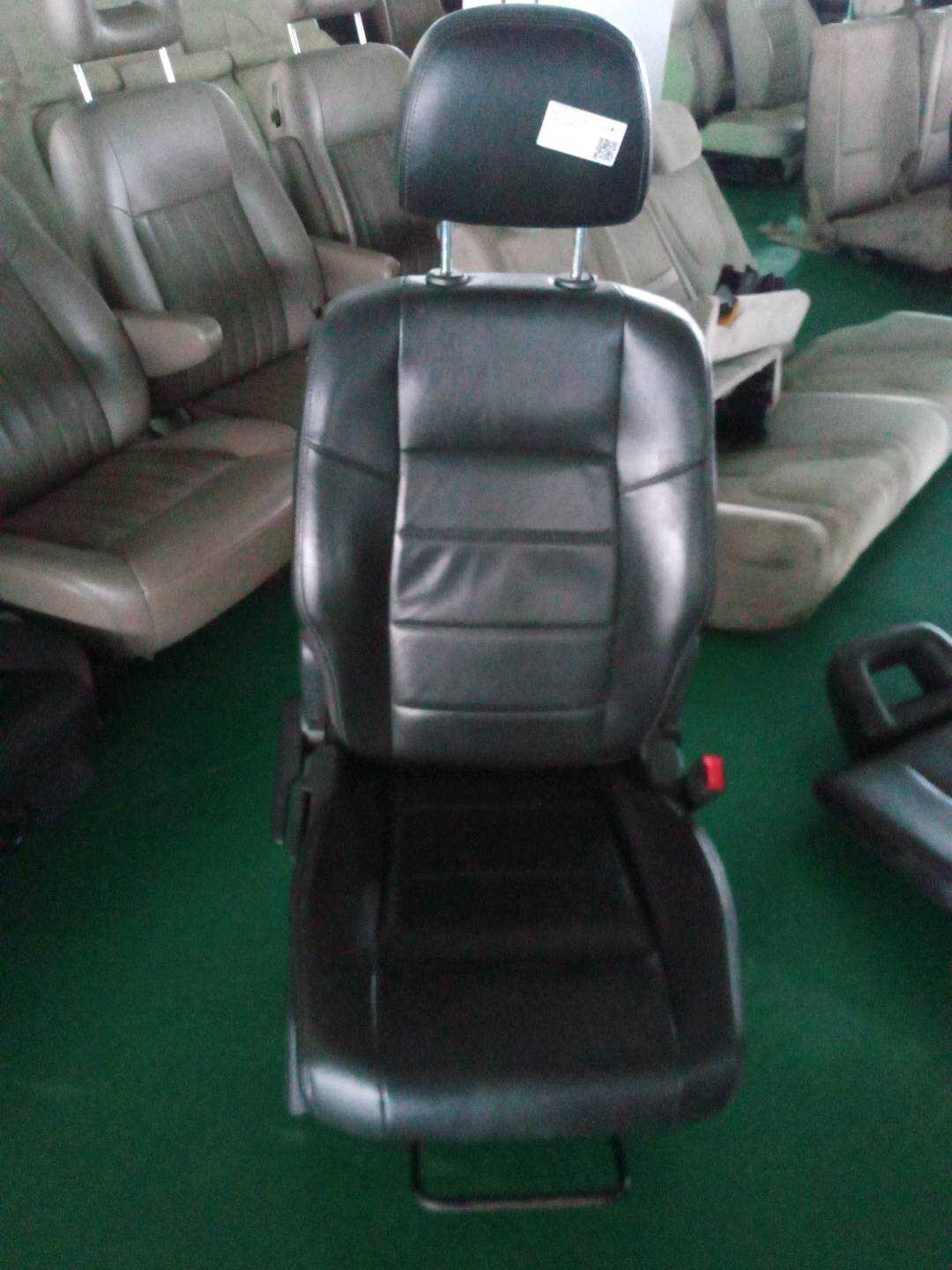 68024778AA 副驾驶员座椅总成