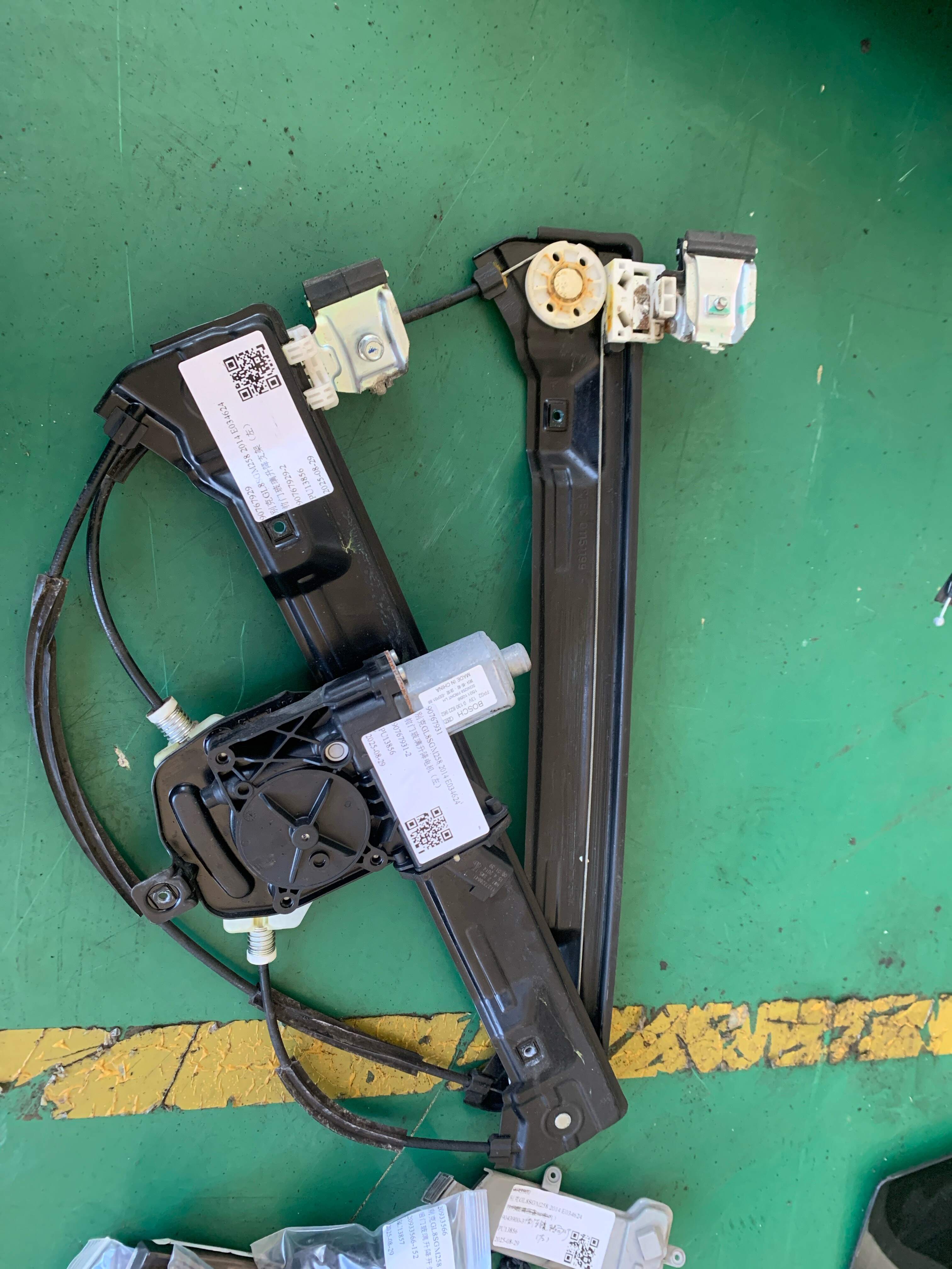90767929 Front Door Window Regulator Bracket, Left