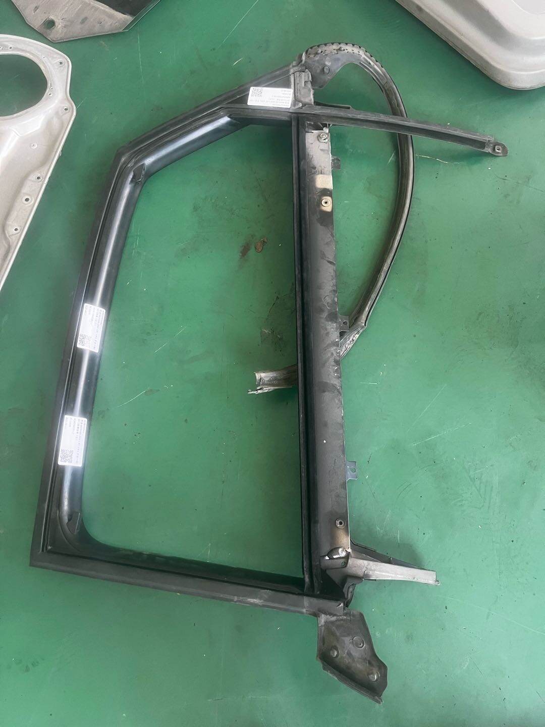4C0839439A 后门玻璃绒槽(左)