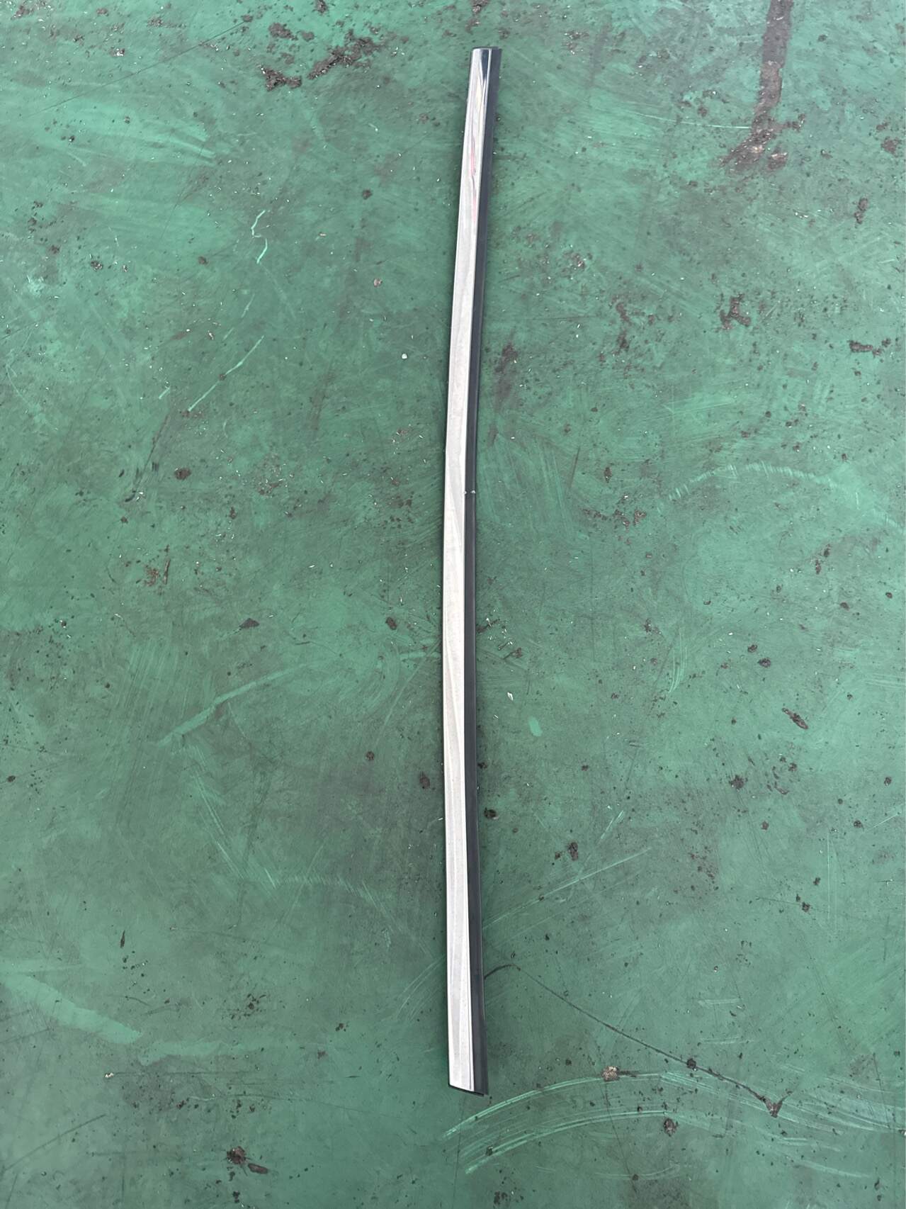 MEH6207130 Rear Left Door Window Frame Chrome Molding Assembly