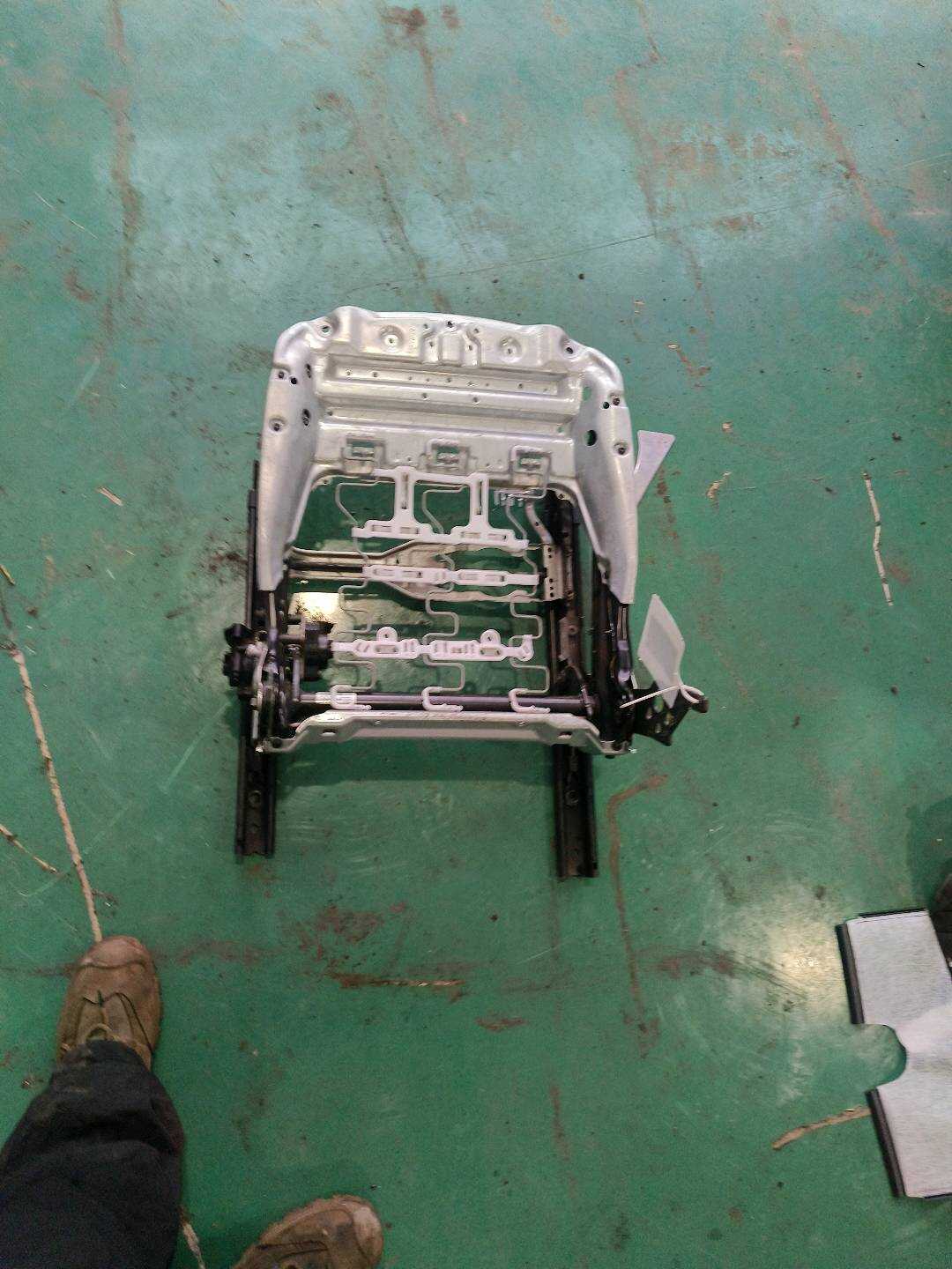 52107240115 驾驶员座椅底座骨架