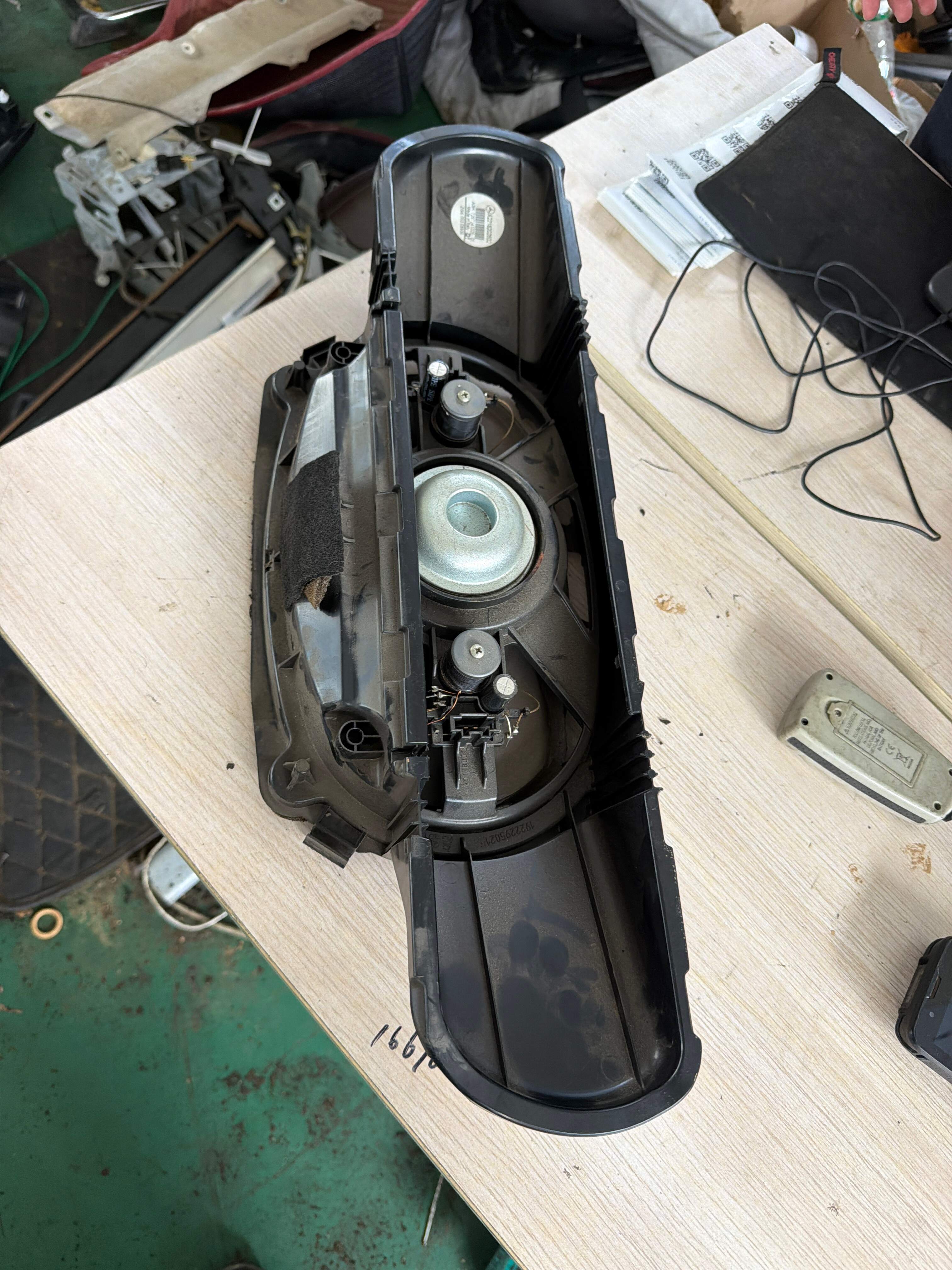 A2218202502 后窗台饰板扬声器(中)