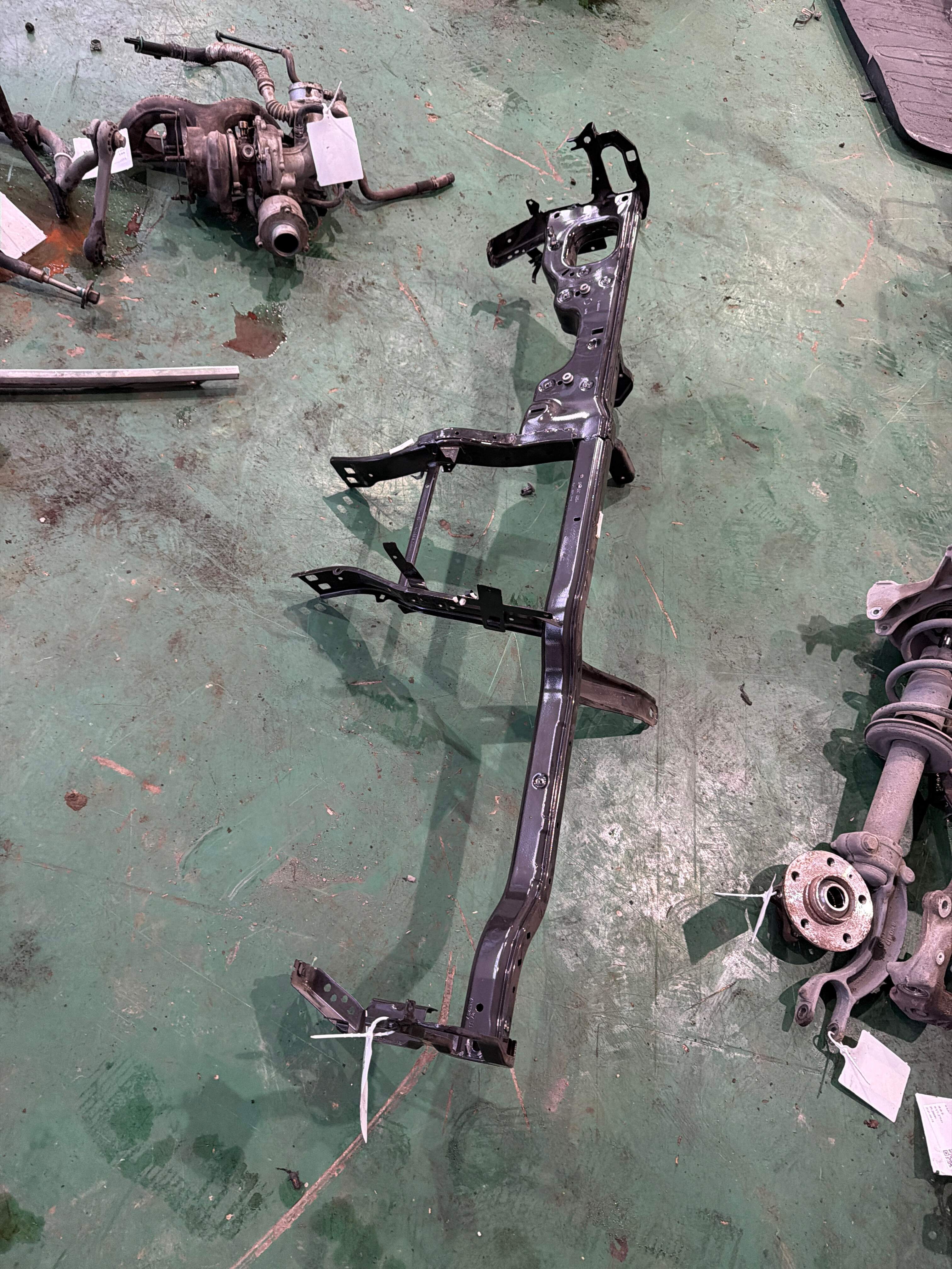 8K1857025 Dashboard Frame