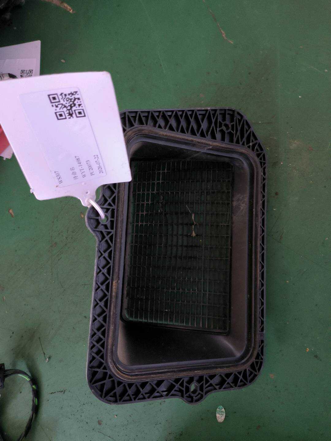 L8WD819904 进气接管