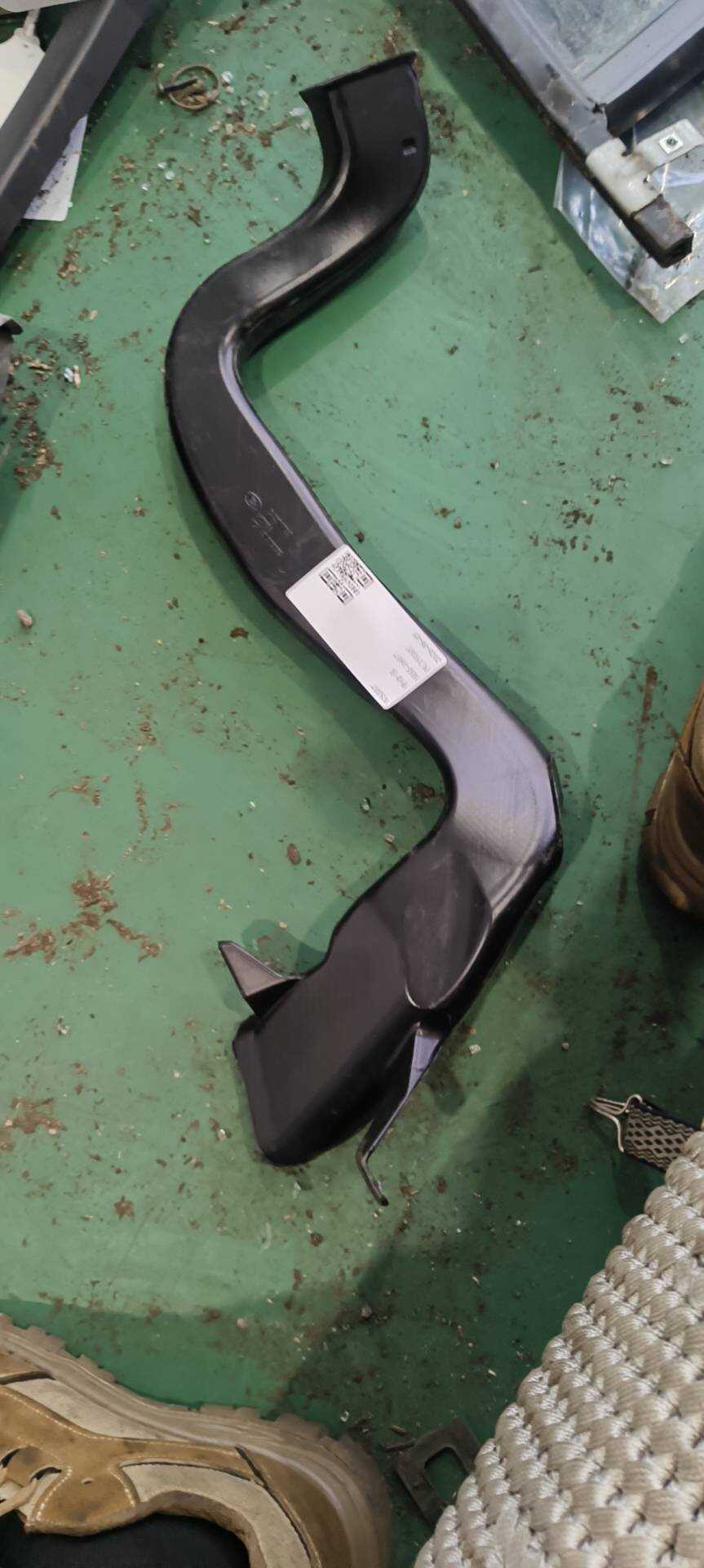 84301799 Dashboard Defrost Duct, Left