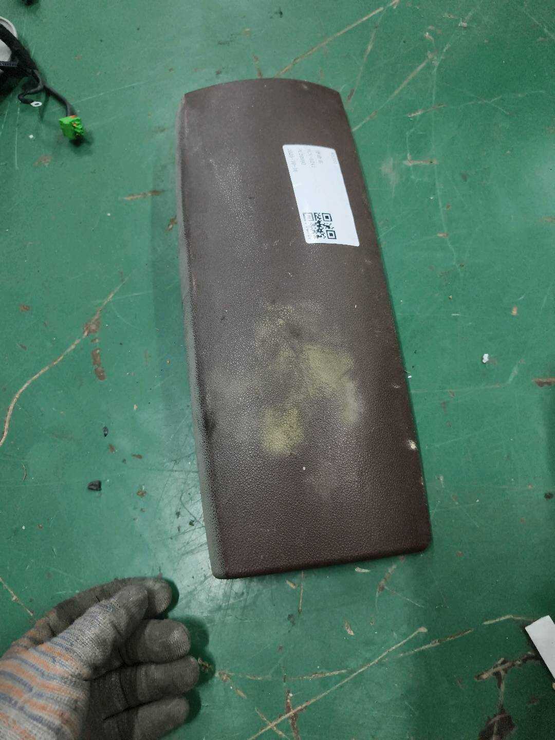 A22191065028P63 驾驶员座椅底座导轨饰盖(左)