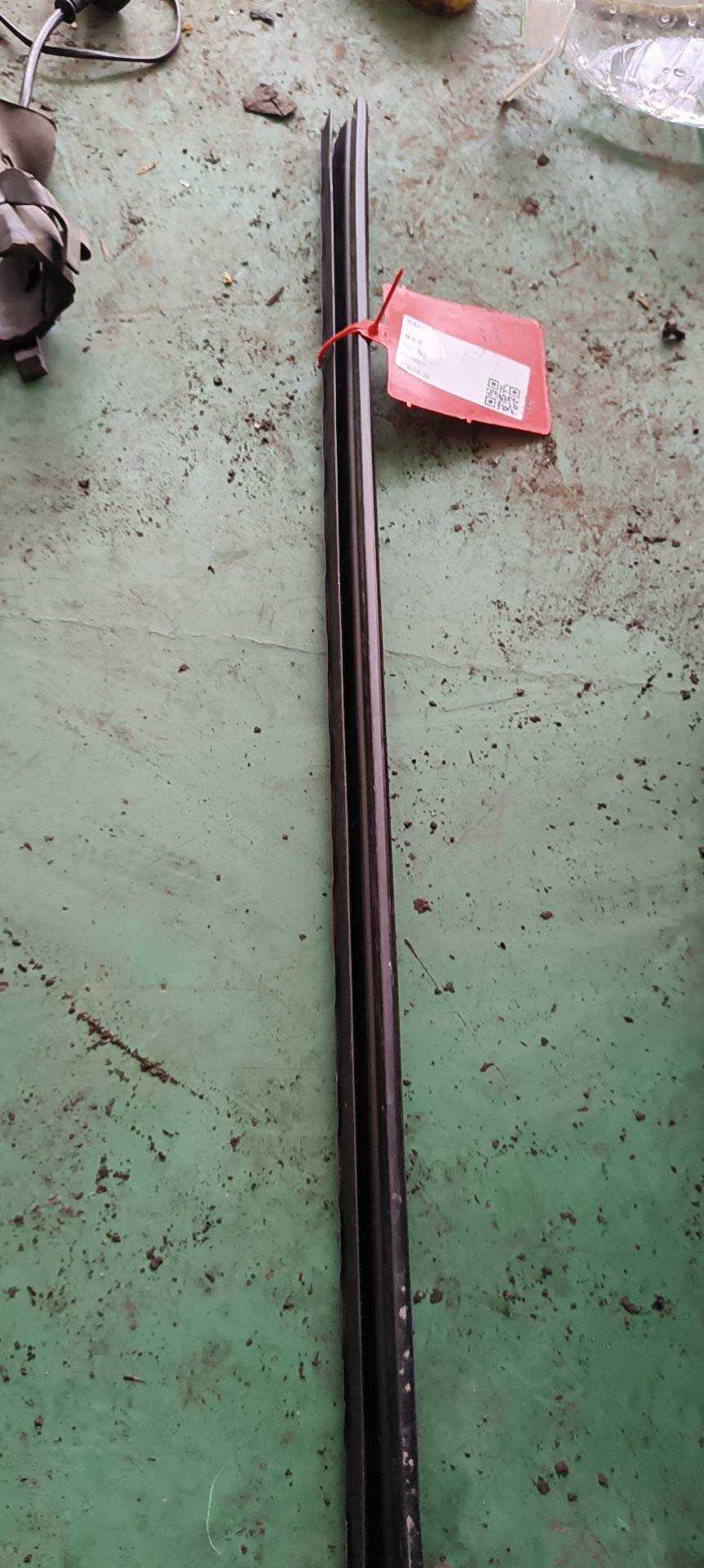 9802283480 前门玻璃压条（左内）