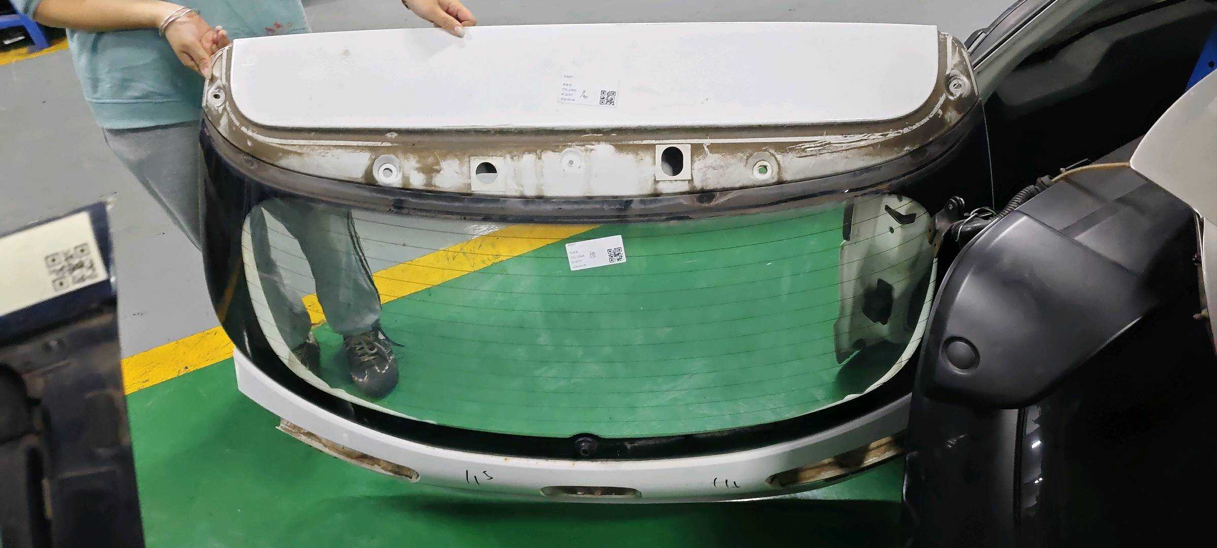 692004X000 尾盖