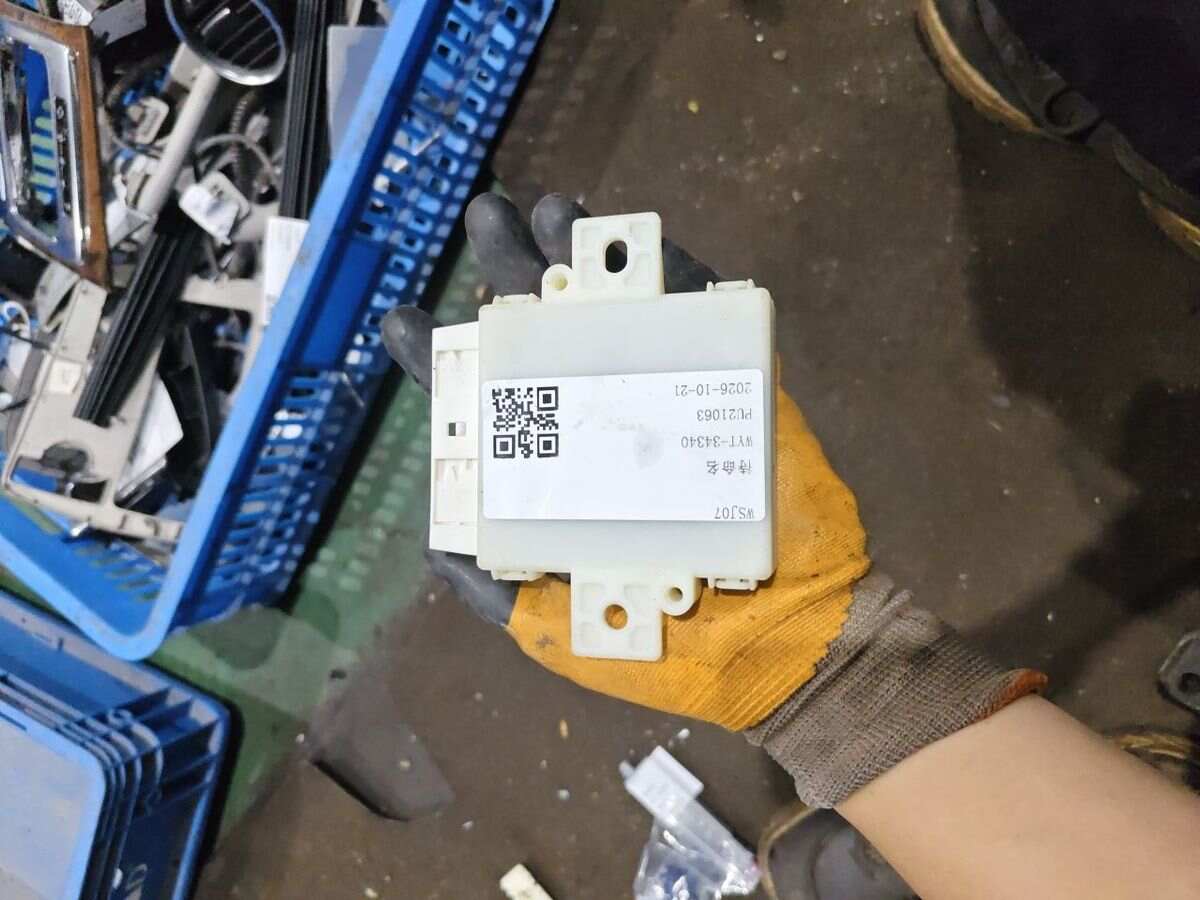 A2049009004 倒车雷达控制电脑
