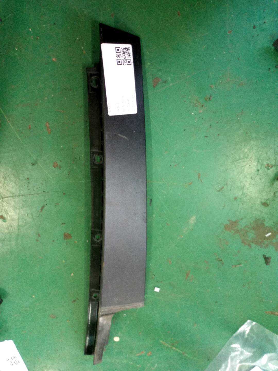 51357340628 后门窗框外饰板(右前)