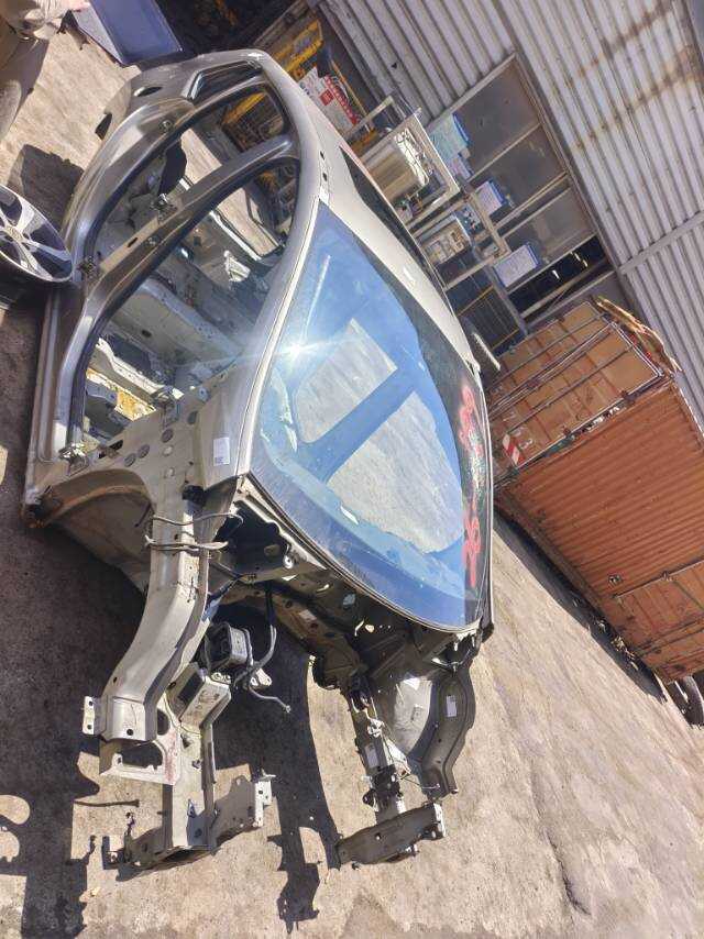 YL00121980 车身总成(车壳)