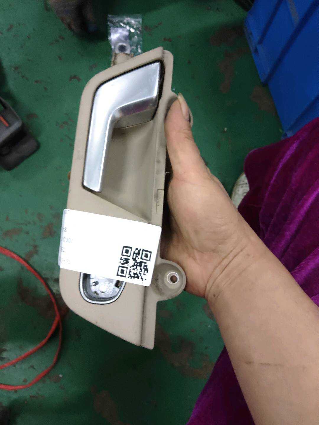 8E0839019B5QQ 后门内拉手(左)