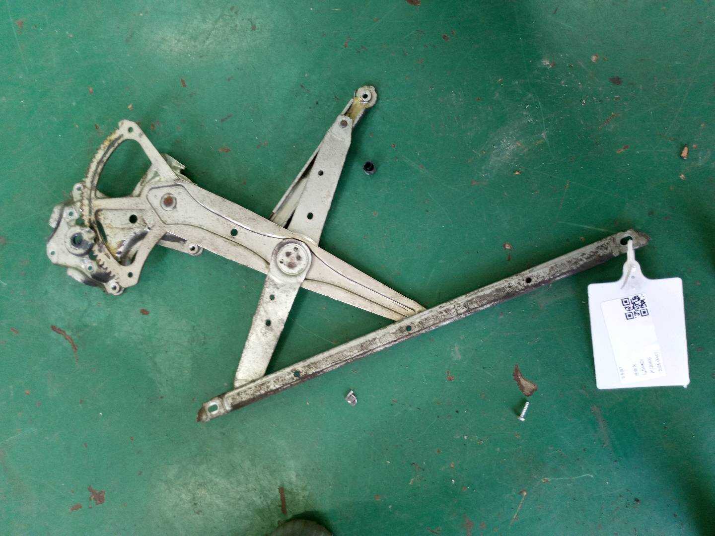 6980148060 Rear Door Window Regulator Bracket, Right
