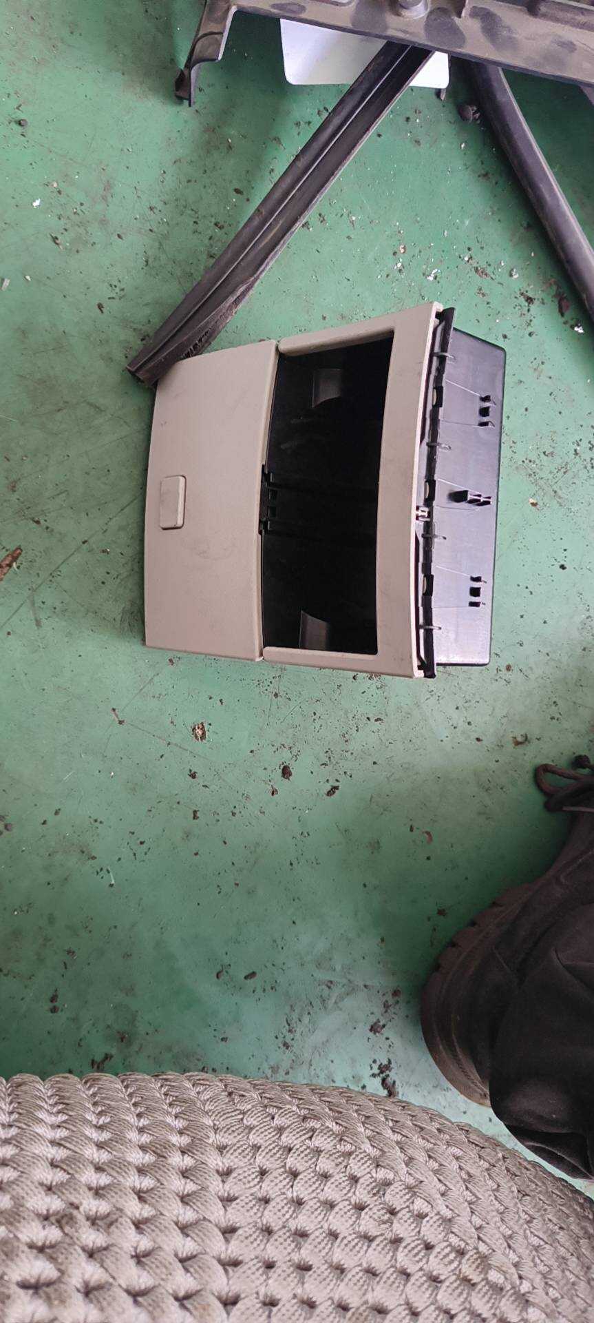 A16468005107E94 文件搁架