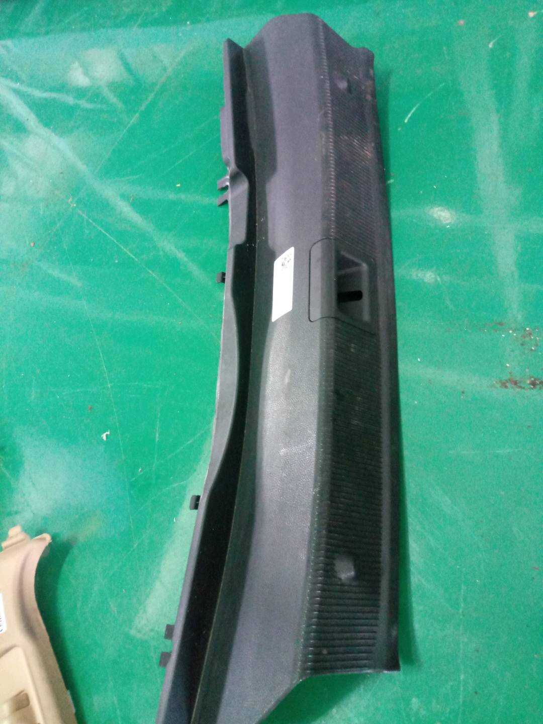 A20469007498N00 后围上饰板