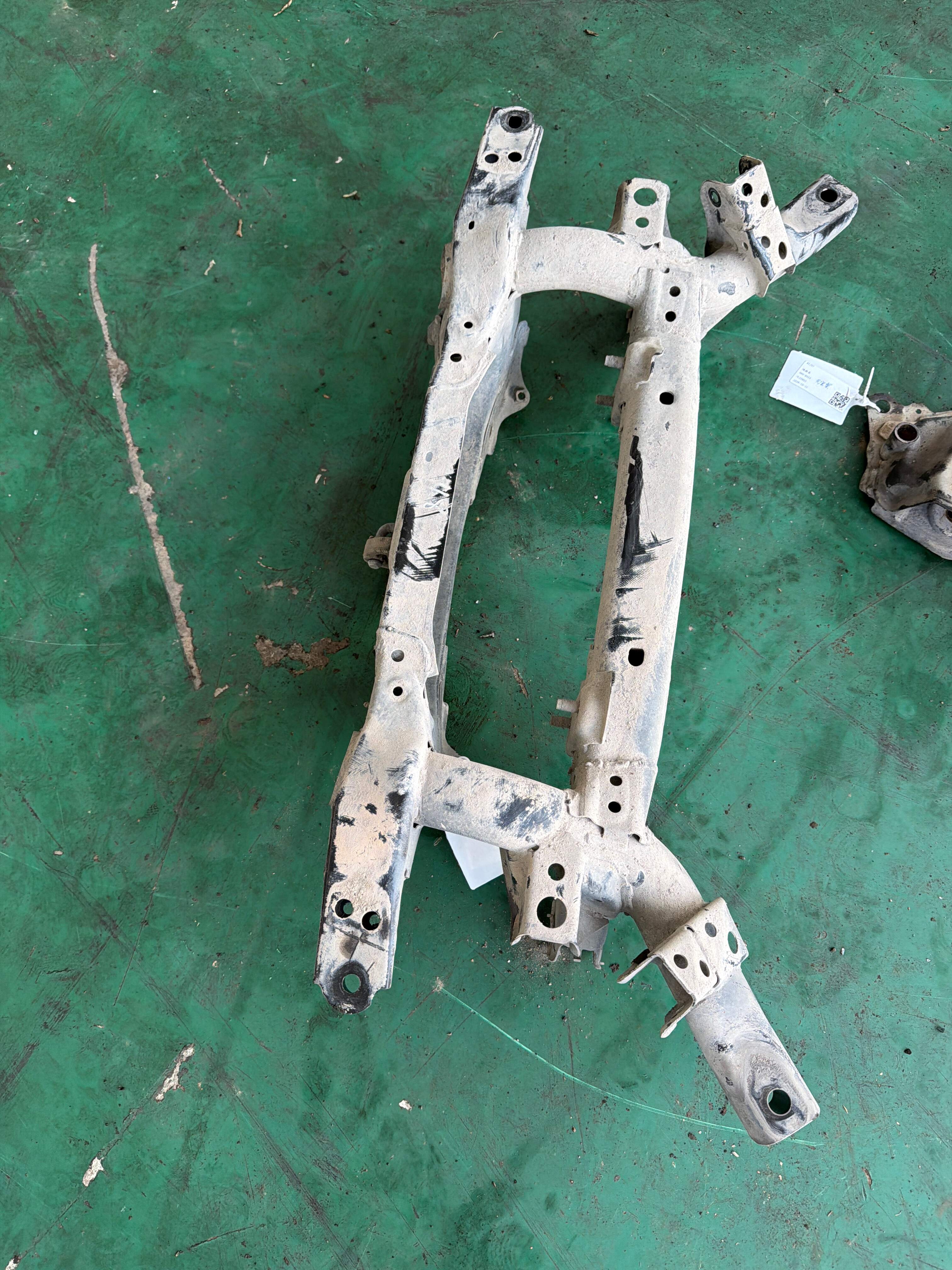 512060R042 后桥壳