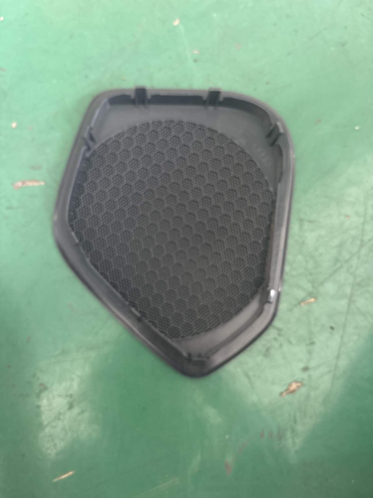 8U0035436 后门扬声器罩(右)