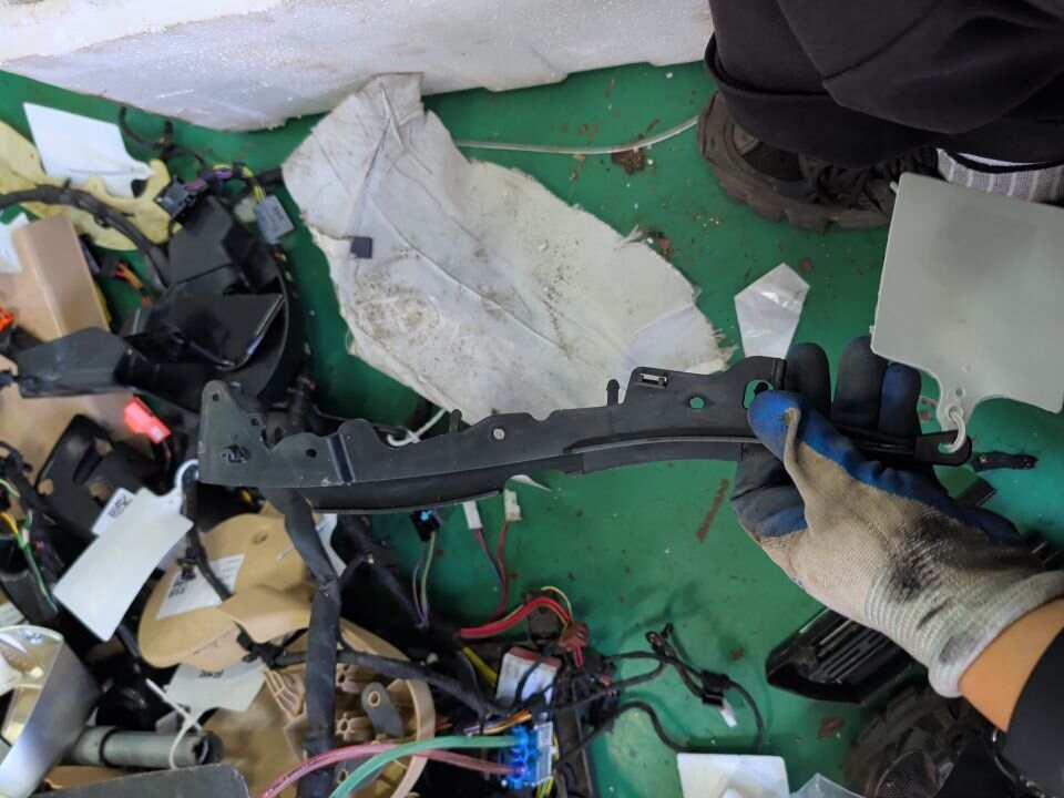 52107154272 副驾驶员座椅轨道饰盖