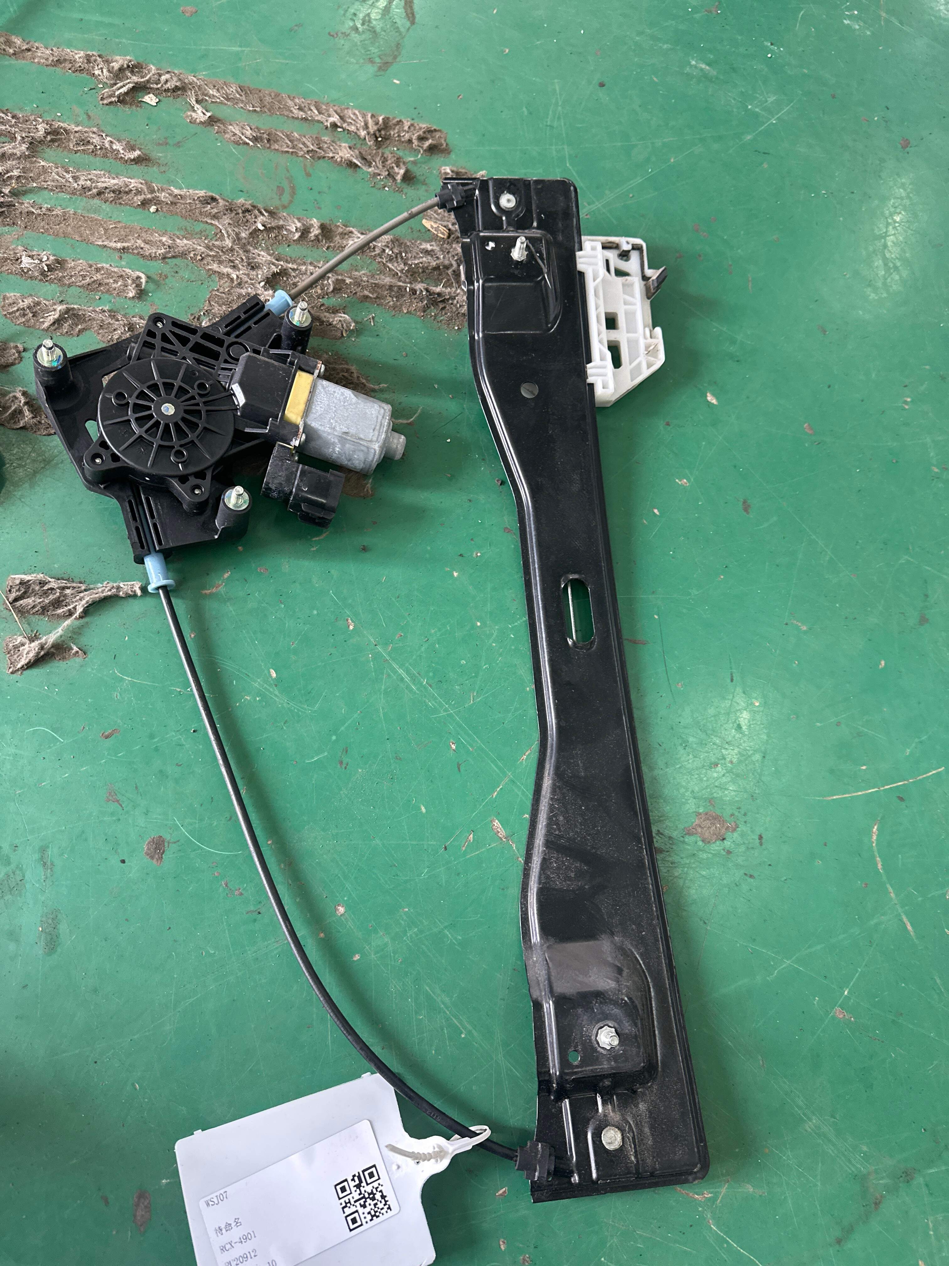 GR2BR27008AB 后门玻璃升降支架(右)