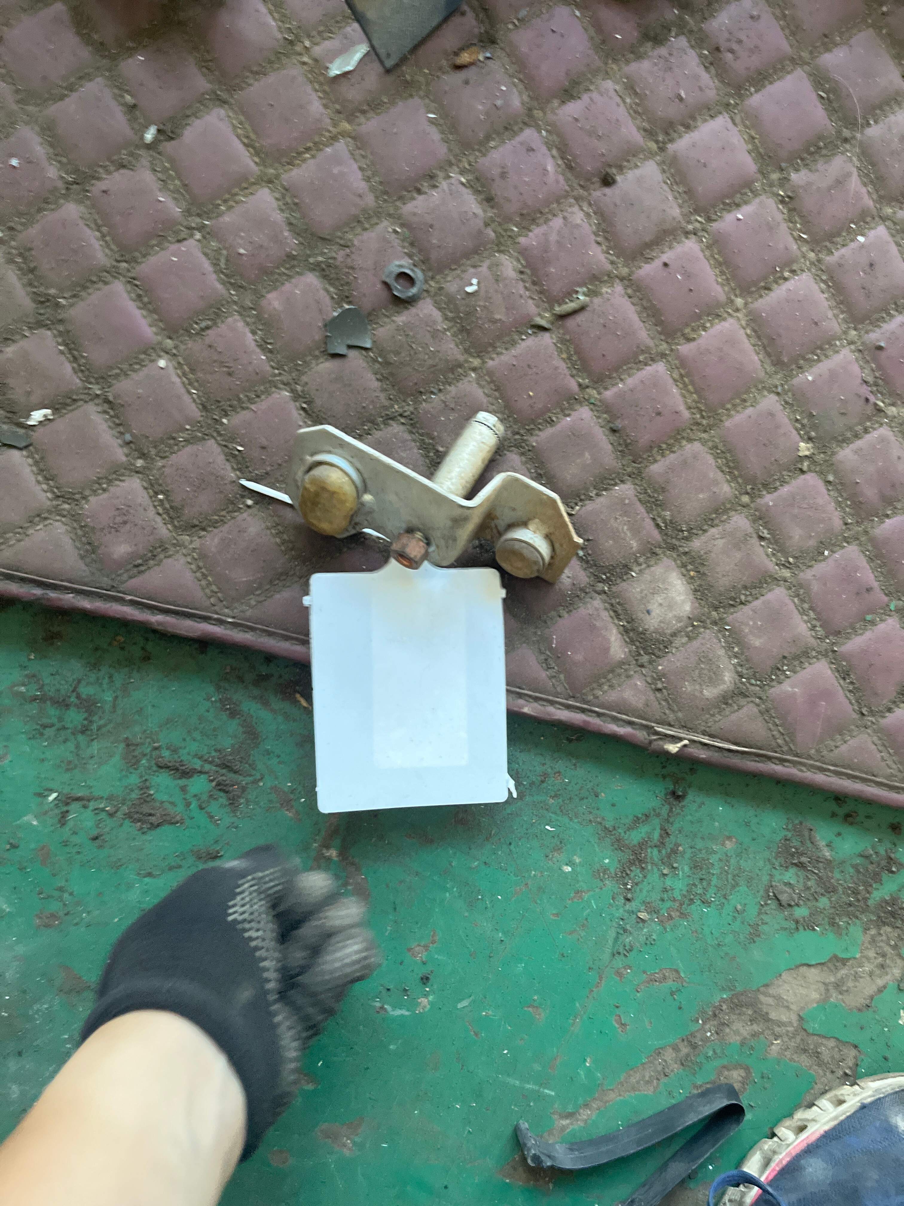 811711551 轴承卡箍