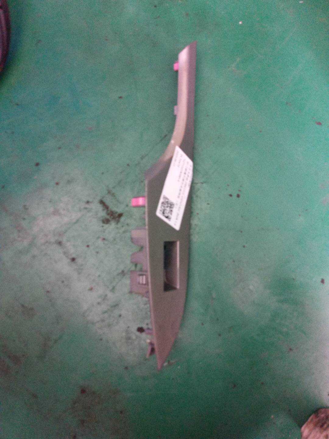 7427102180B0 后门玻璃升降开关装饰板(右)
