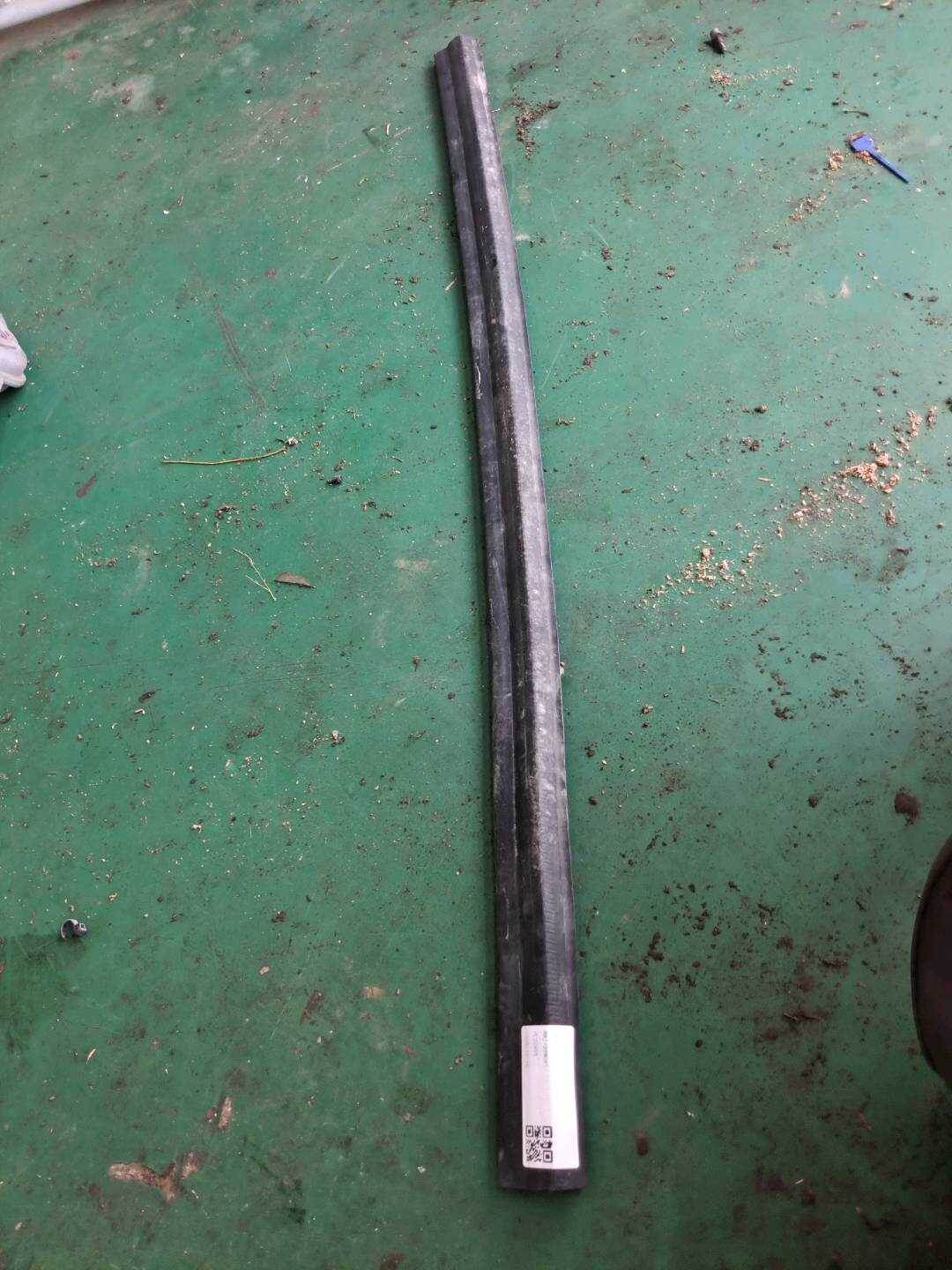 L8T0823723B 前机盖胶条(后)