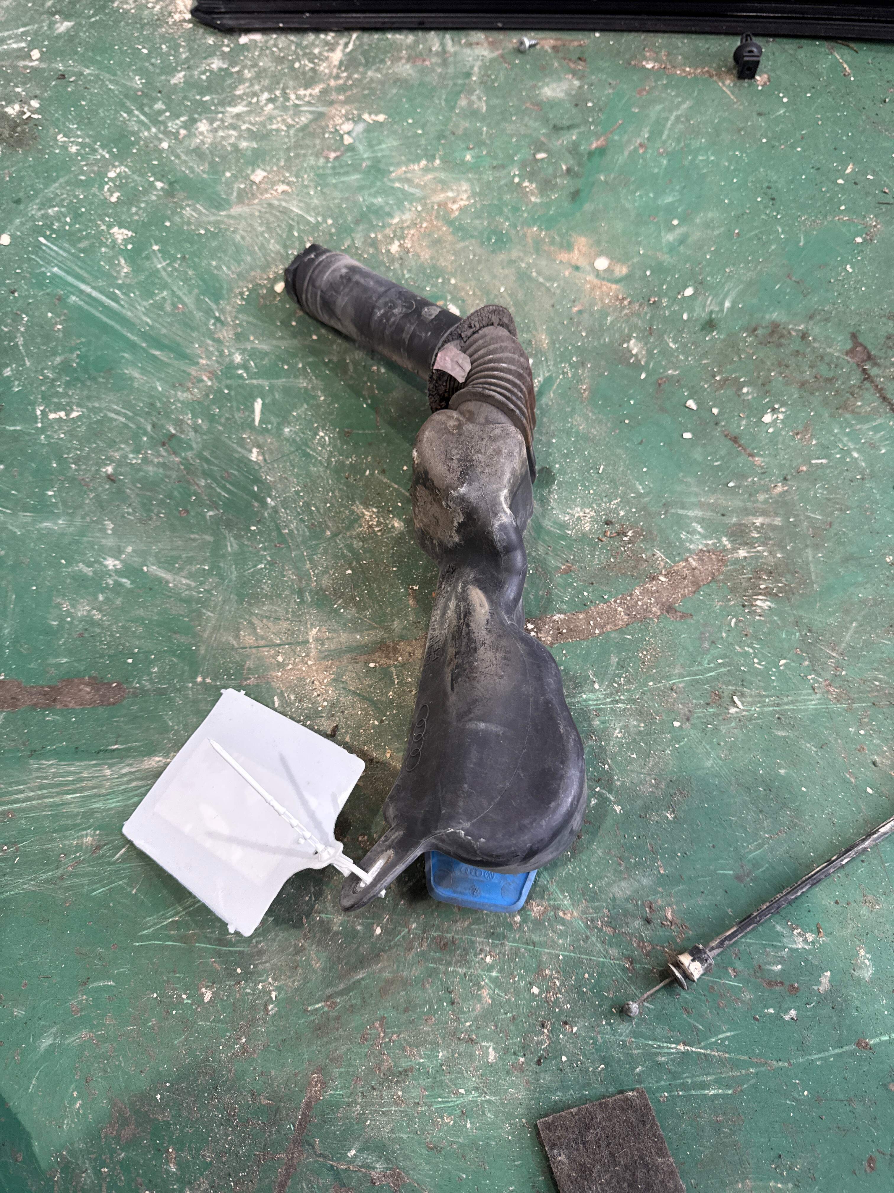 4F0955452 Front Windshield Washer Reservoir Filler Pipe