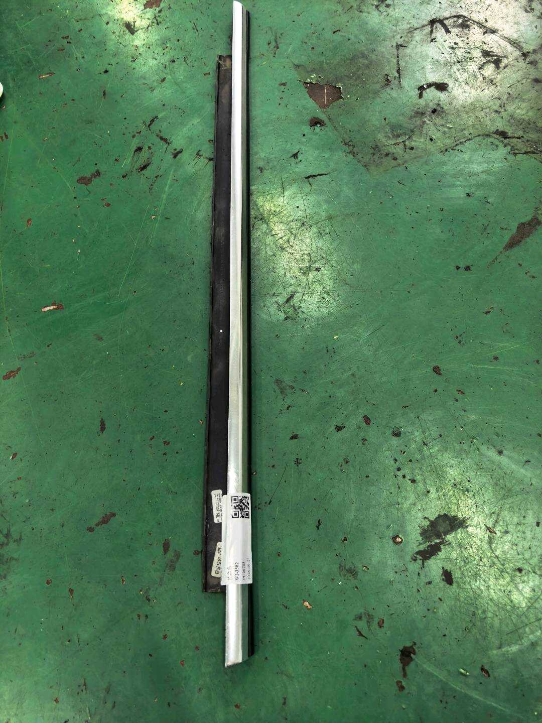 8T8853763D2ZZ 后门玻璃压条(左外)