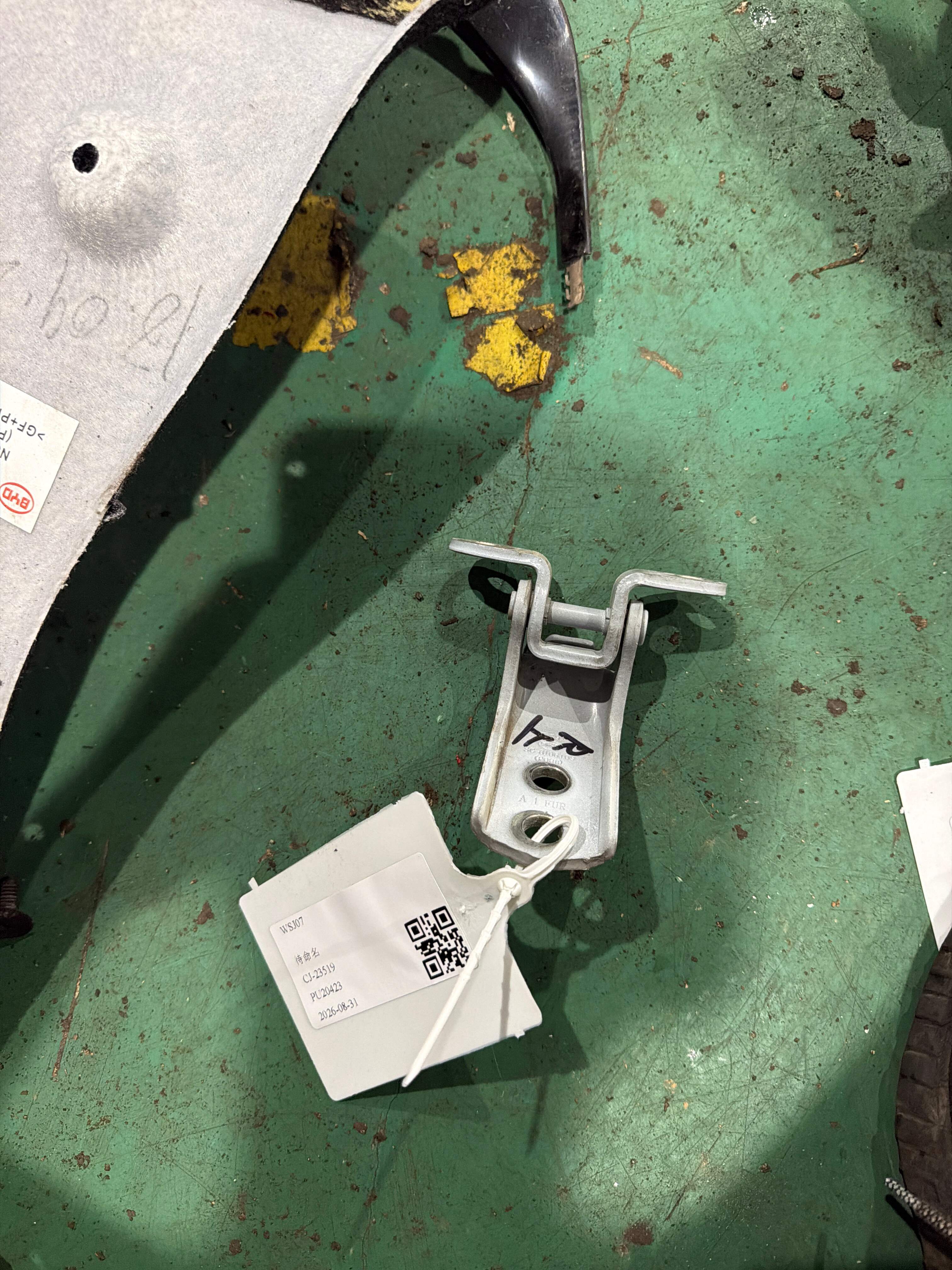 SC6106109 Right Front Door Upper Hinge Assembly