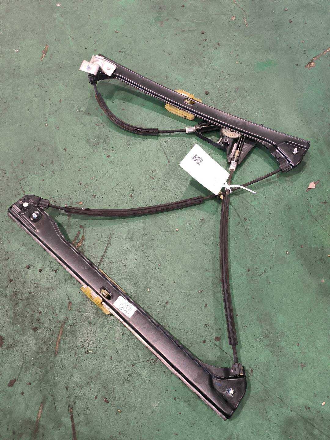 L51G837462 前门玻璃升降支架(右)