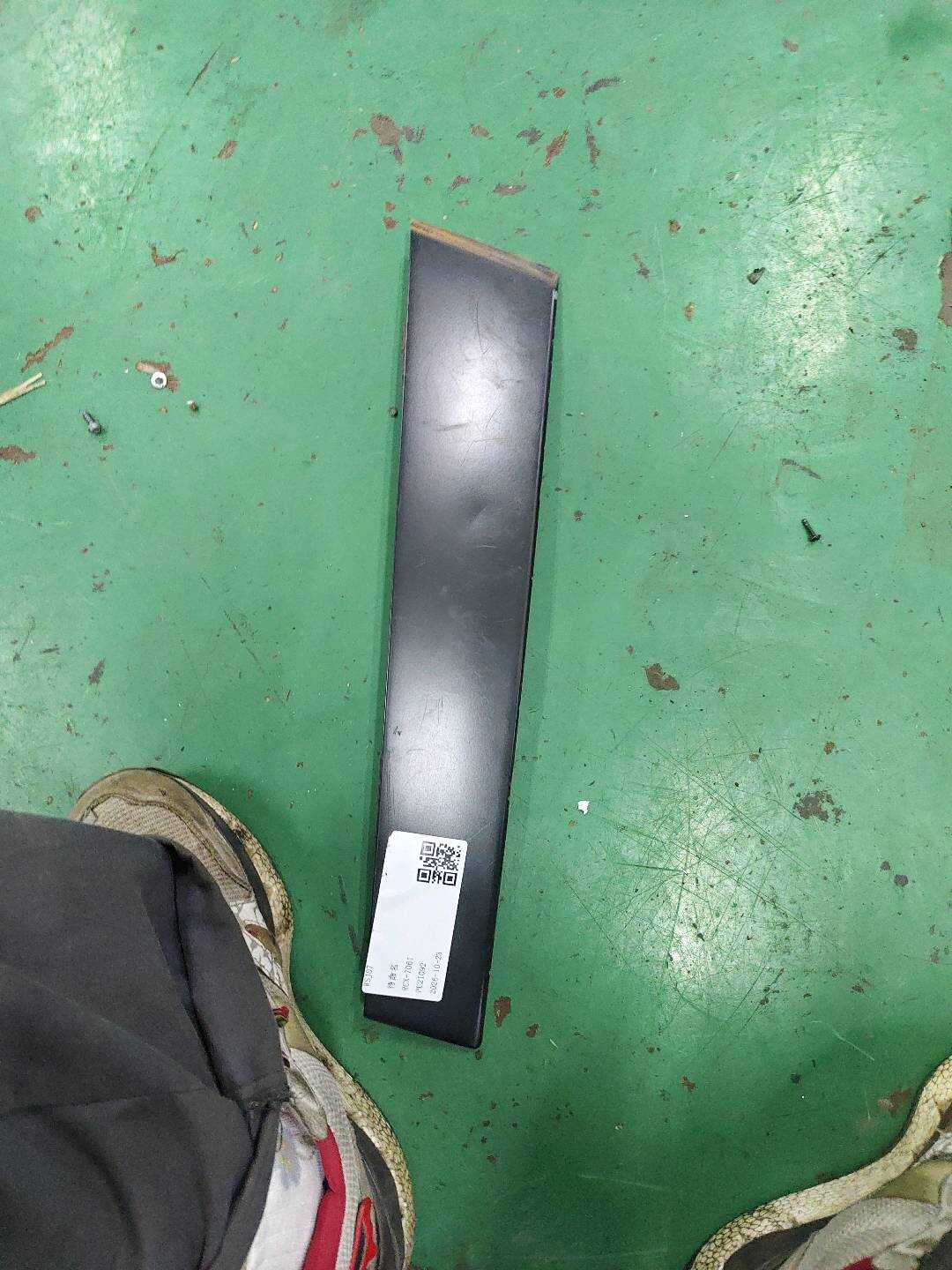 1K5837902D Front Door Window Frame Outer Trim, Rear Right