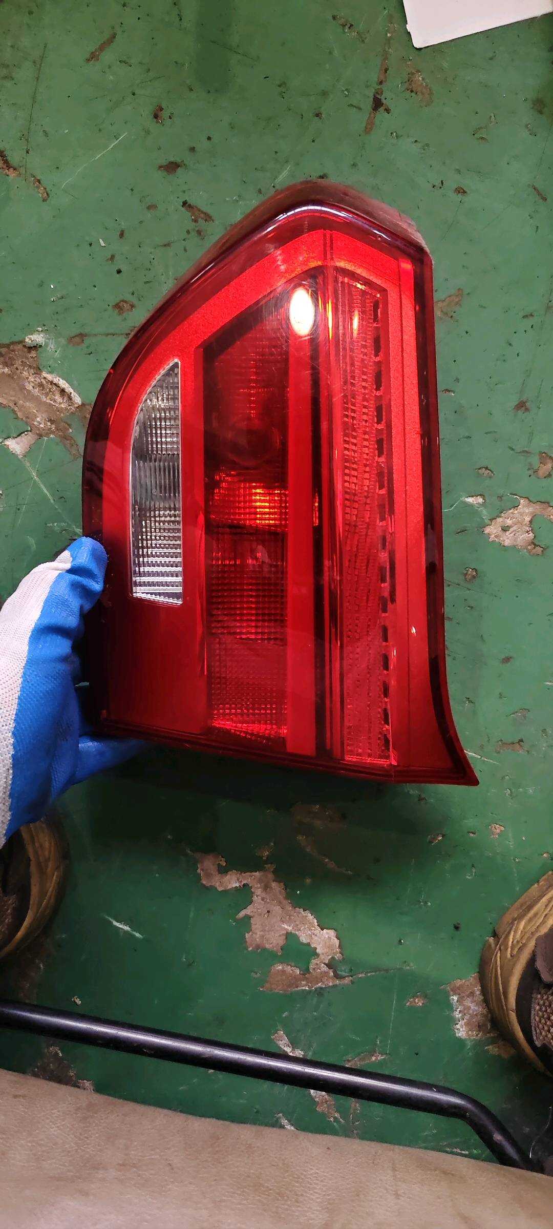 63217395600 Inner Tail Light Half Assembly, Right