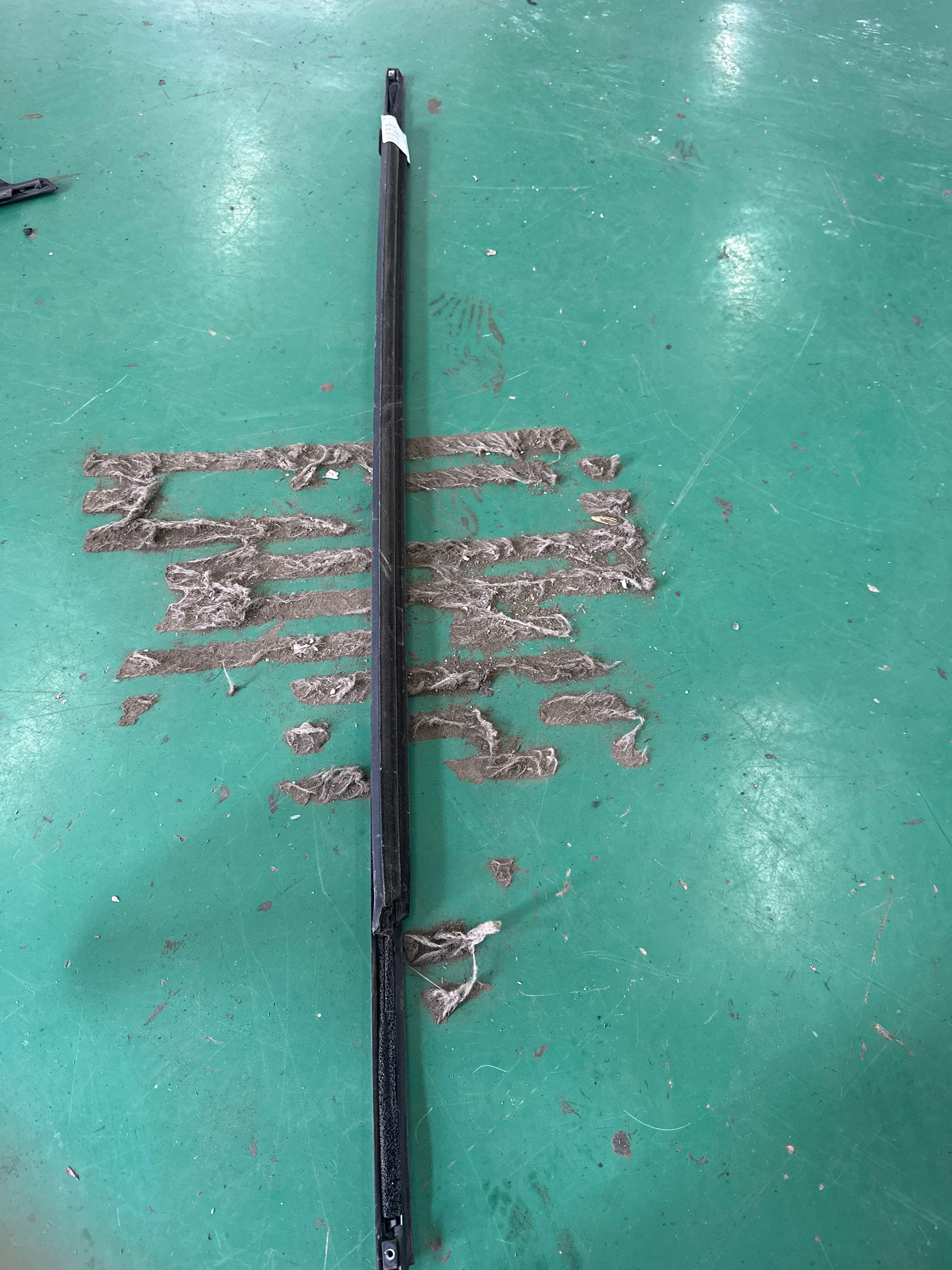 GR2BF25604AF 后门玻璃压条（右外）