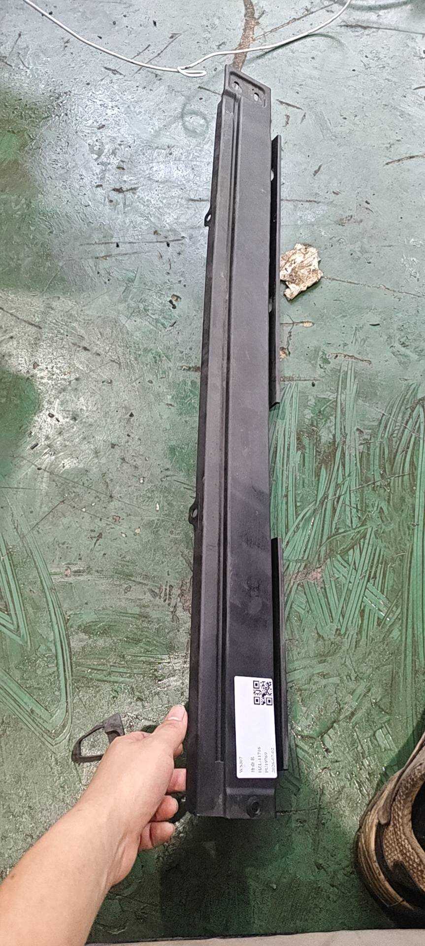 A1666842700 行李舱底板托架(左)
