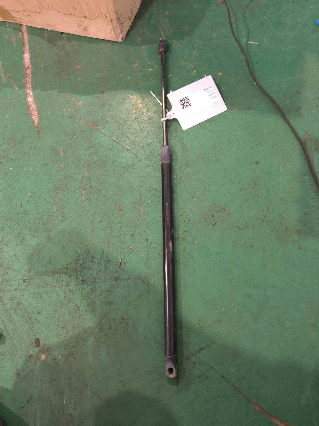 51247211289 尾盖撑杆（右）