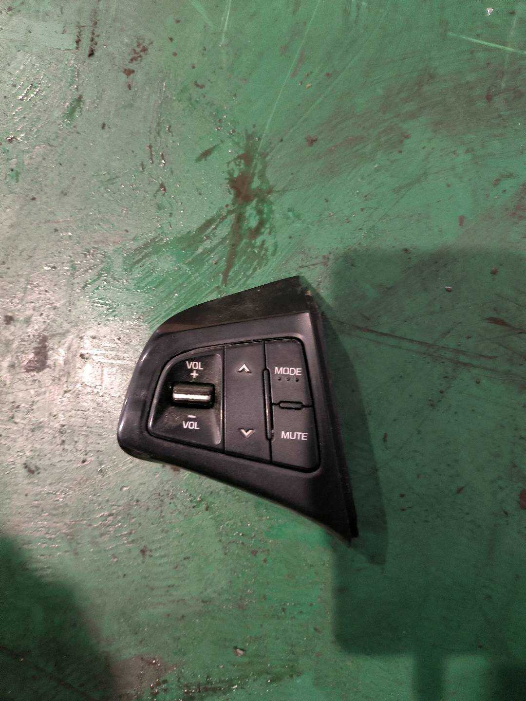96700B3100 方向盘多功能开关(中)