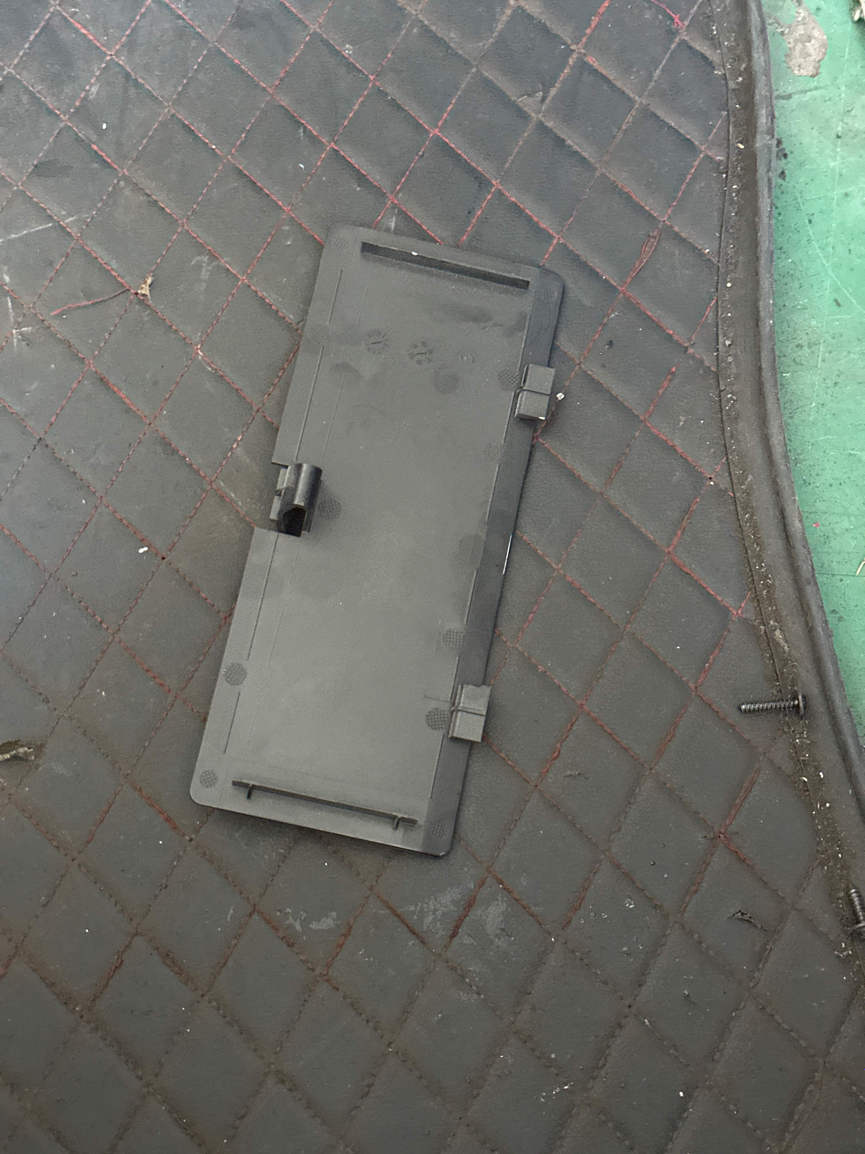 51169388778 盖罩 保险丝盒