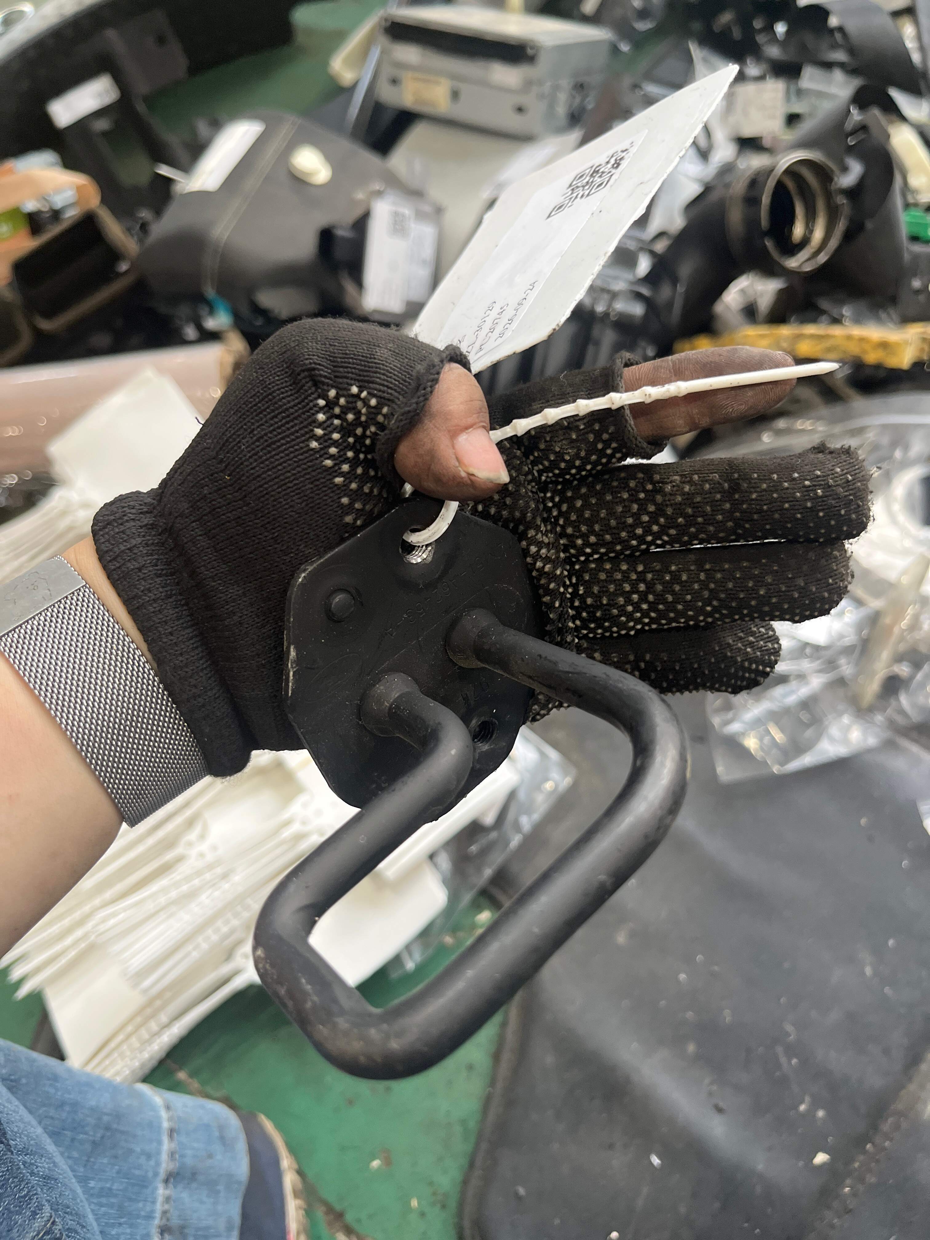 LR000371 Rear Seat Latch, Left
