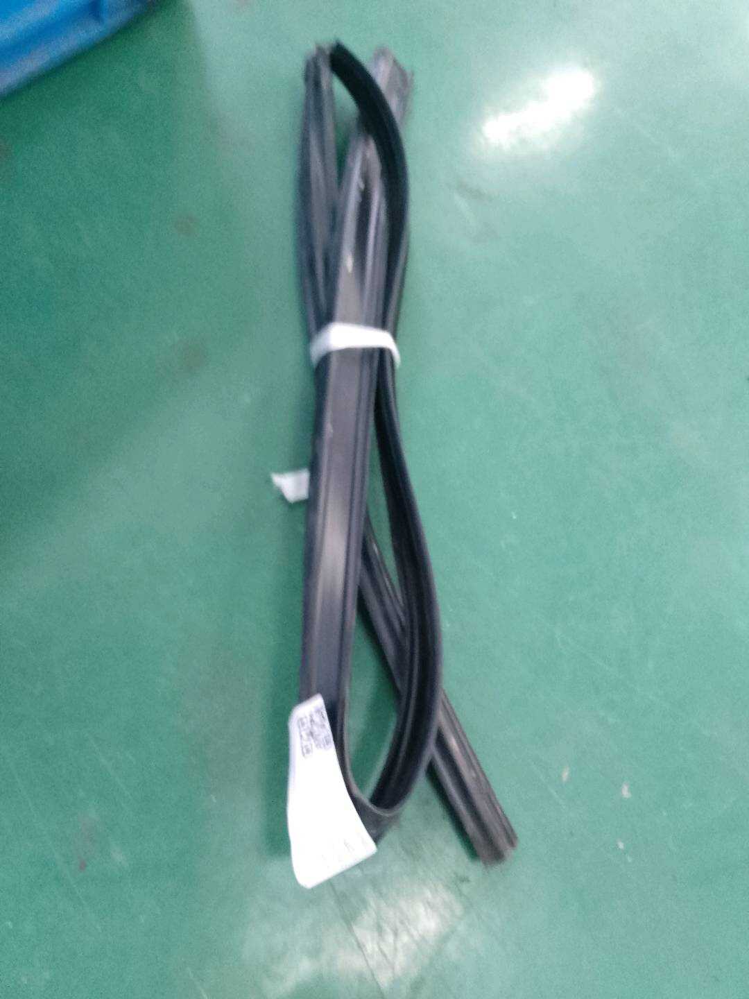 51357182297 后门玻璃绒槽(左)