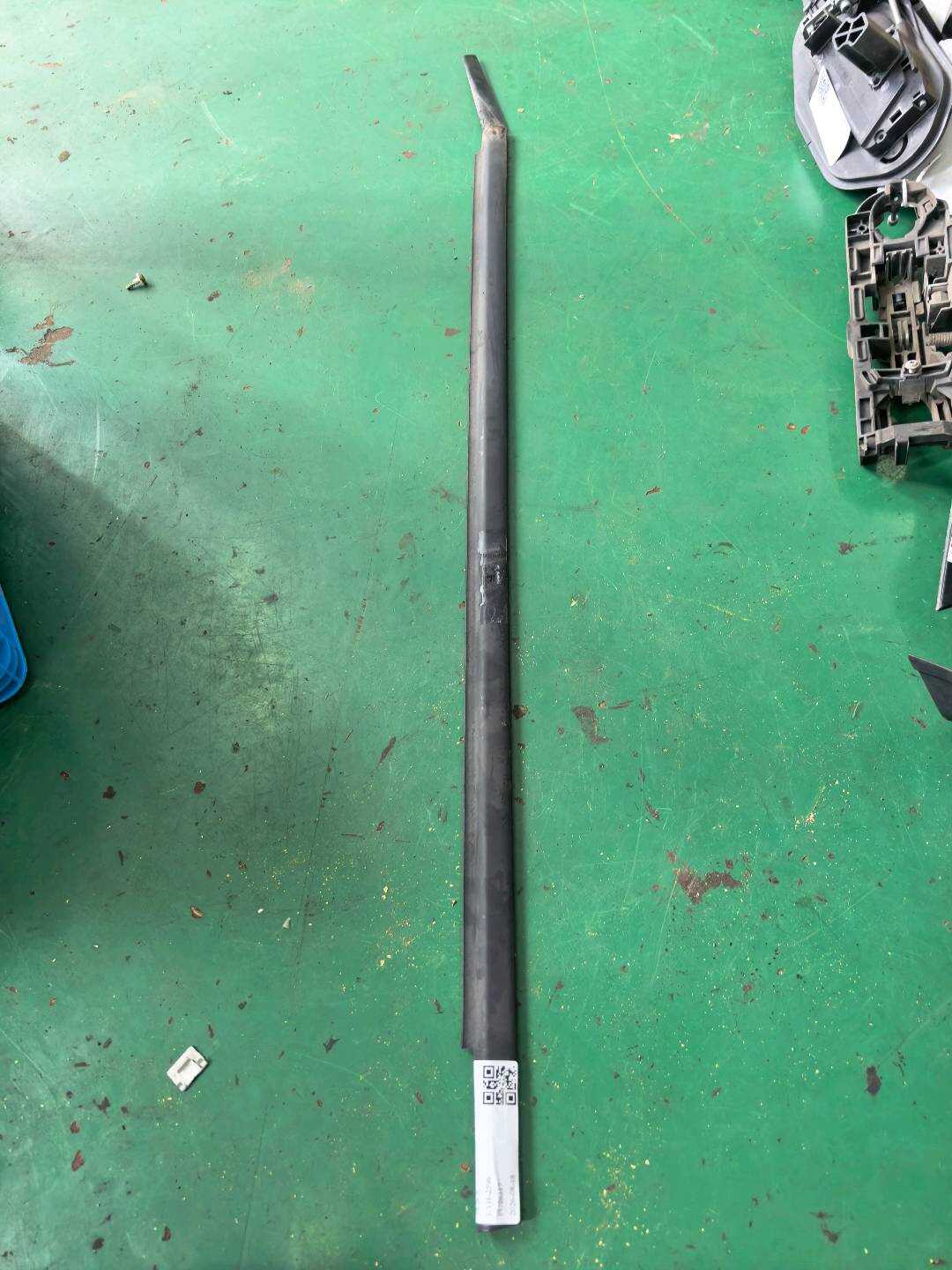 A1697250265 前门玻璃外压条（右）